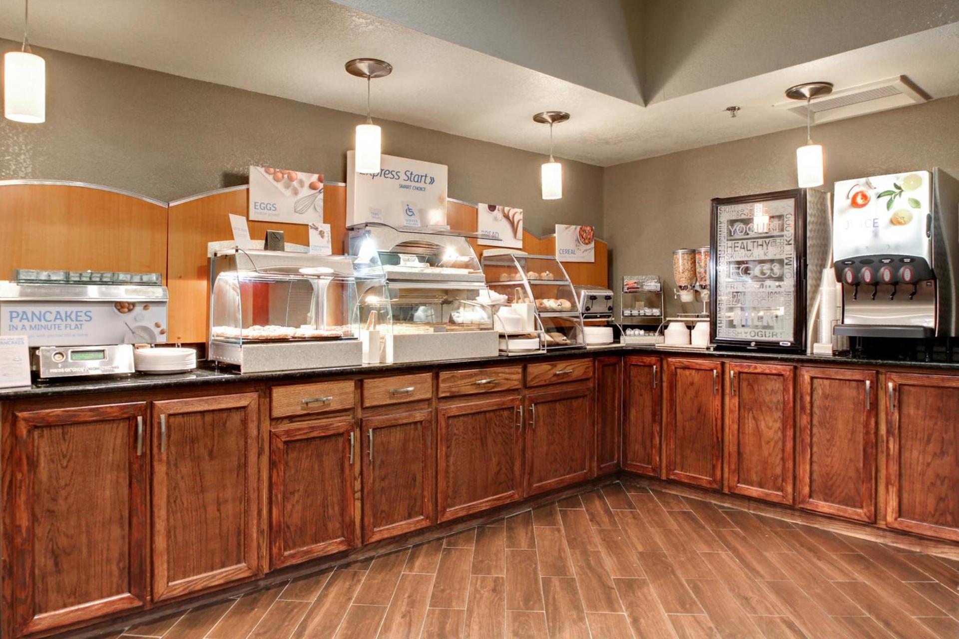 Holiday Inn Express Marshfield - Springfield Area by IHG photo 3