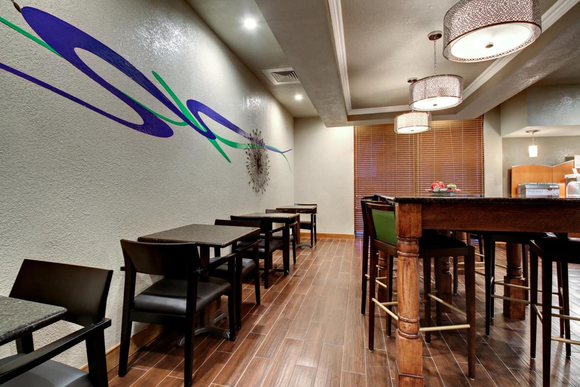 Holiday Inn Express Marshfield - Springfield Area by IHG photo 5