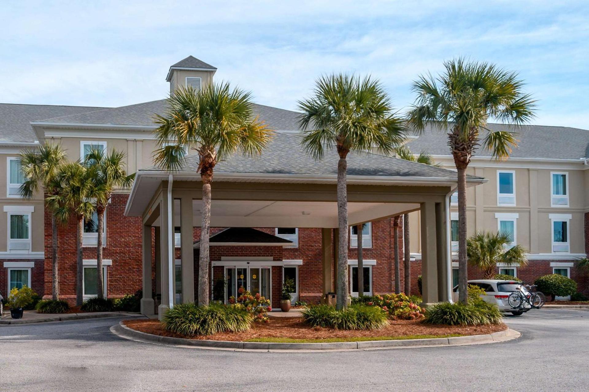 Comfort Inn & Suites Patriots Point — hotel in Charleston