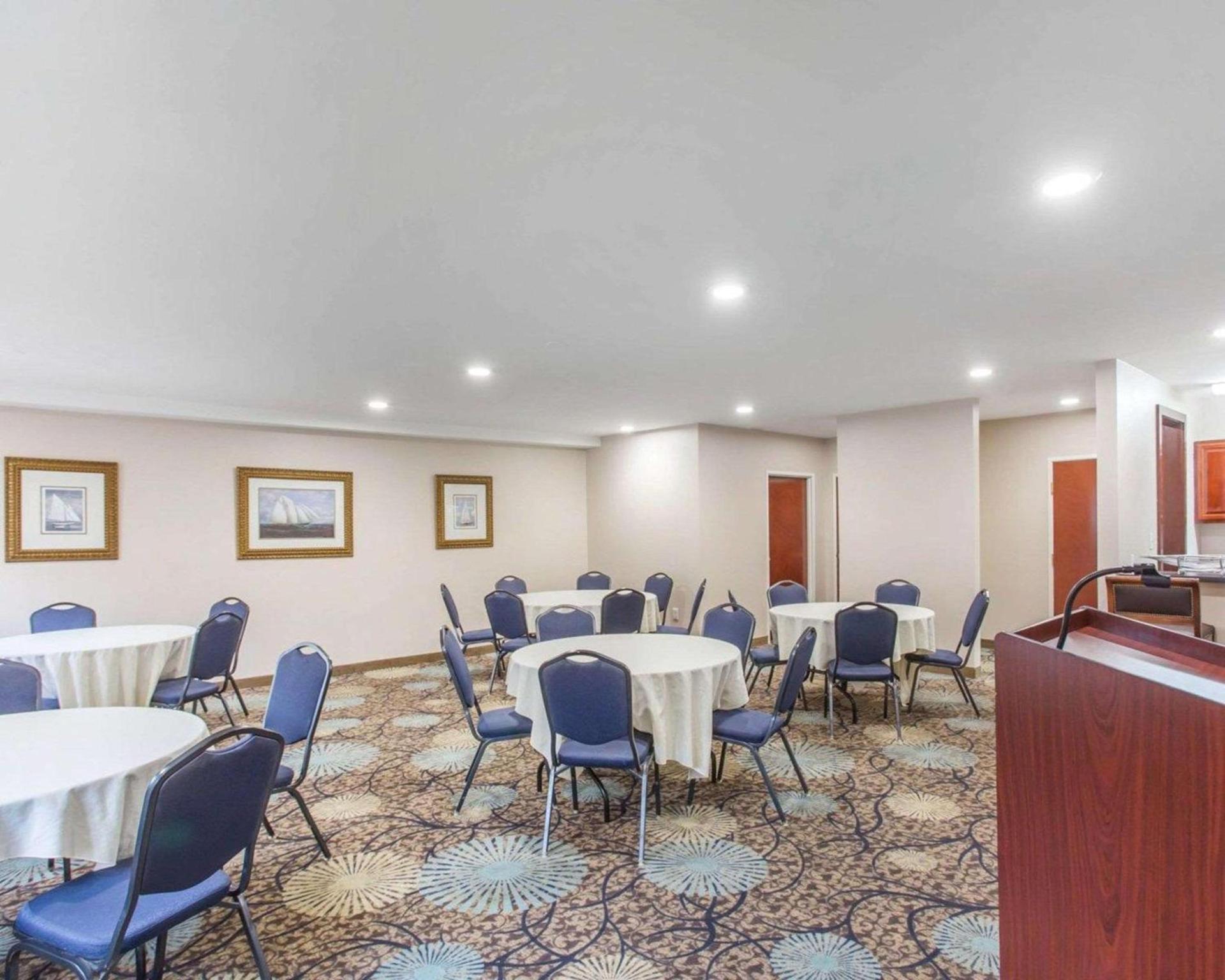 Comfort Inn & Suites Patriots Point photo 10