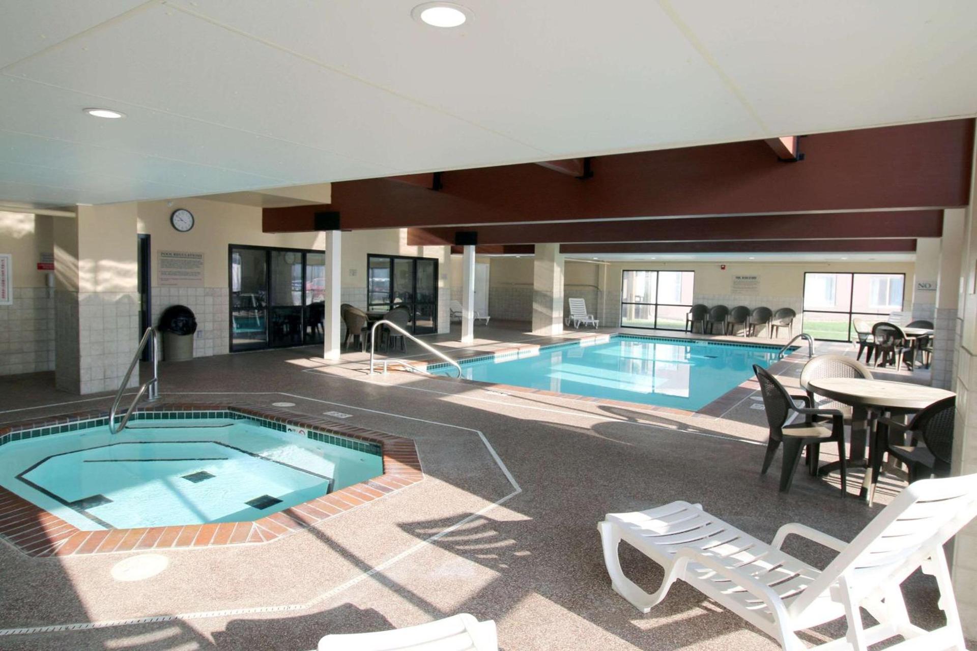 Country Inn & Suites by Radisson, Council Bluffs, IA photo 47