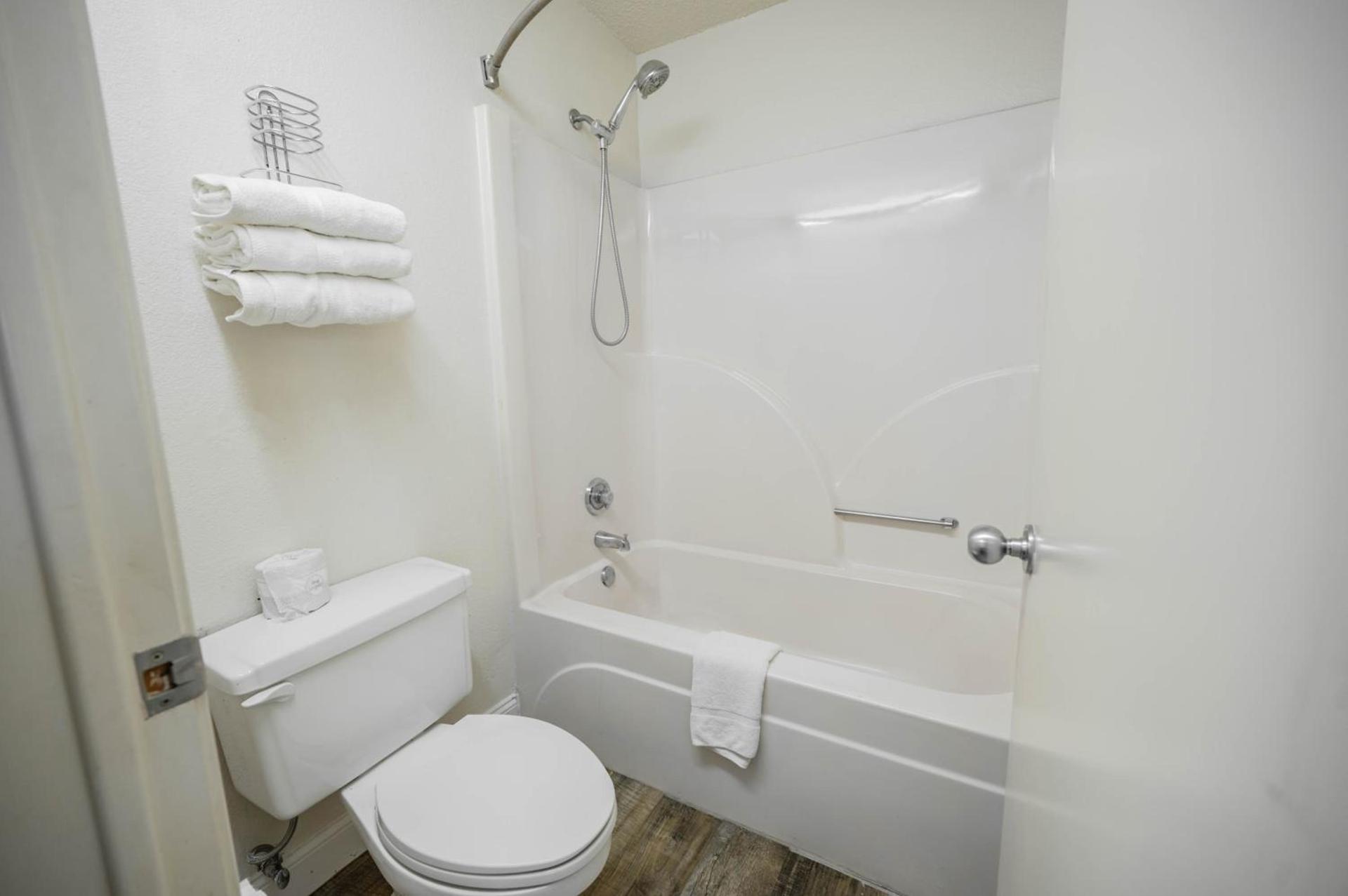 RIVER OAK INN photo 12