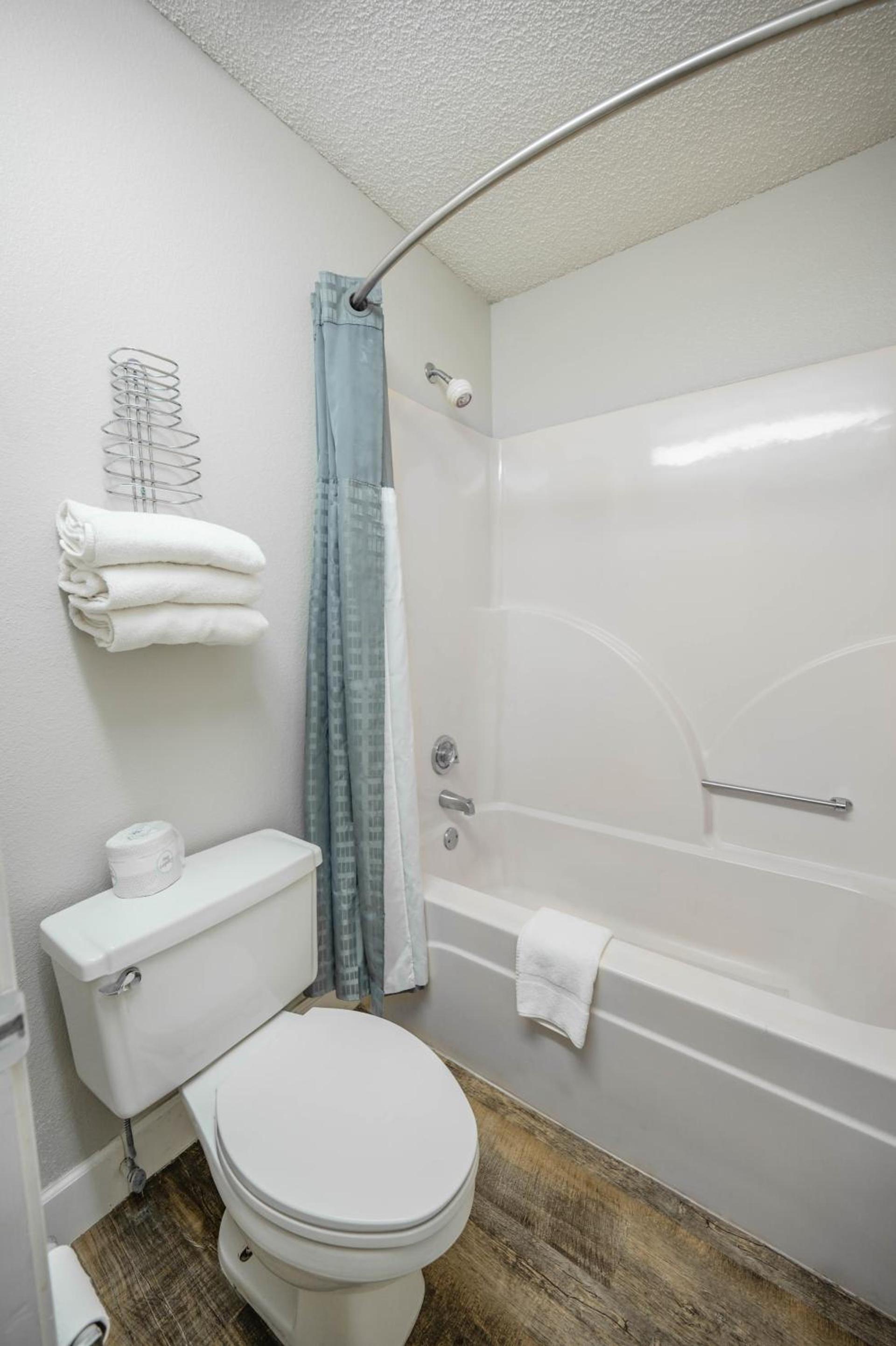 RIVER OAK INN photo 9