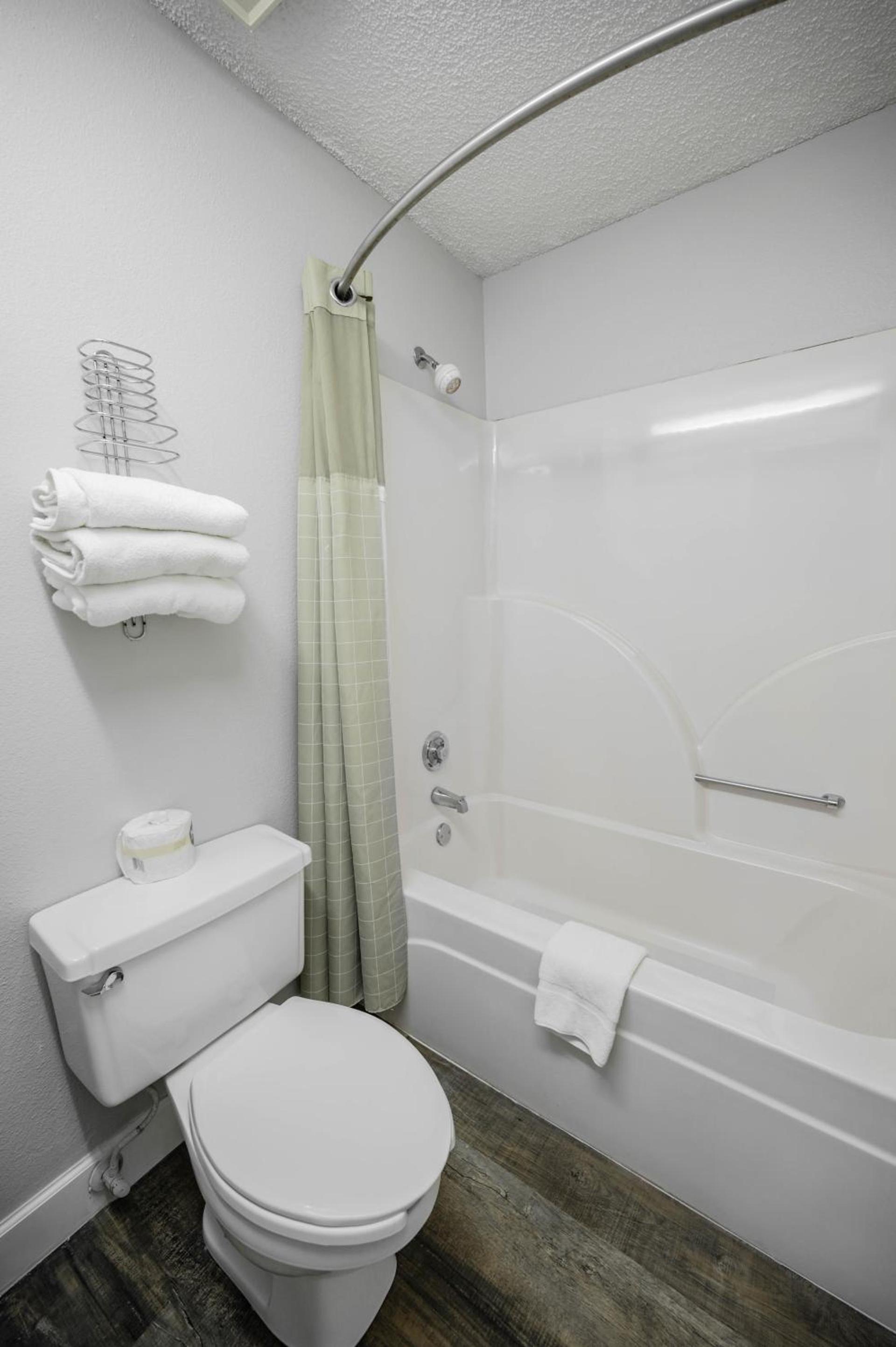 RIVER OAK INN photo 16