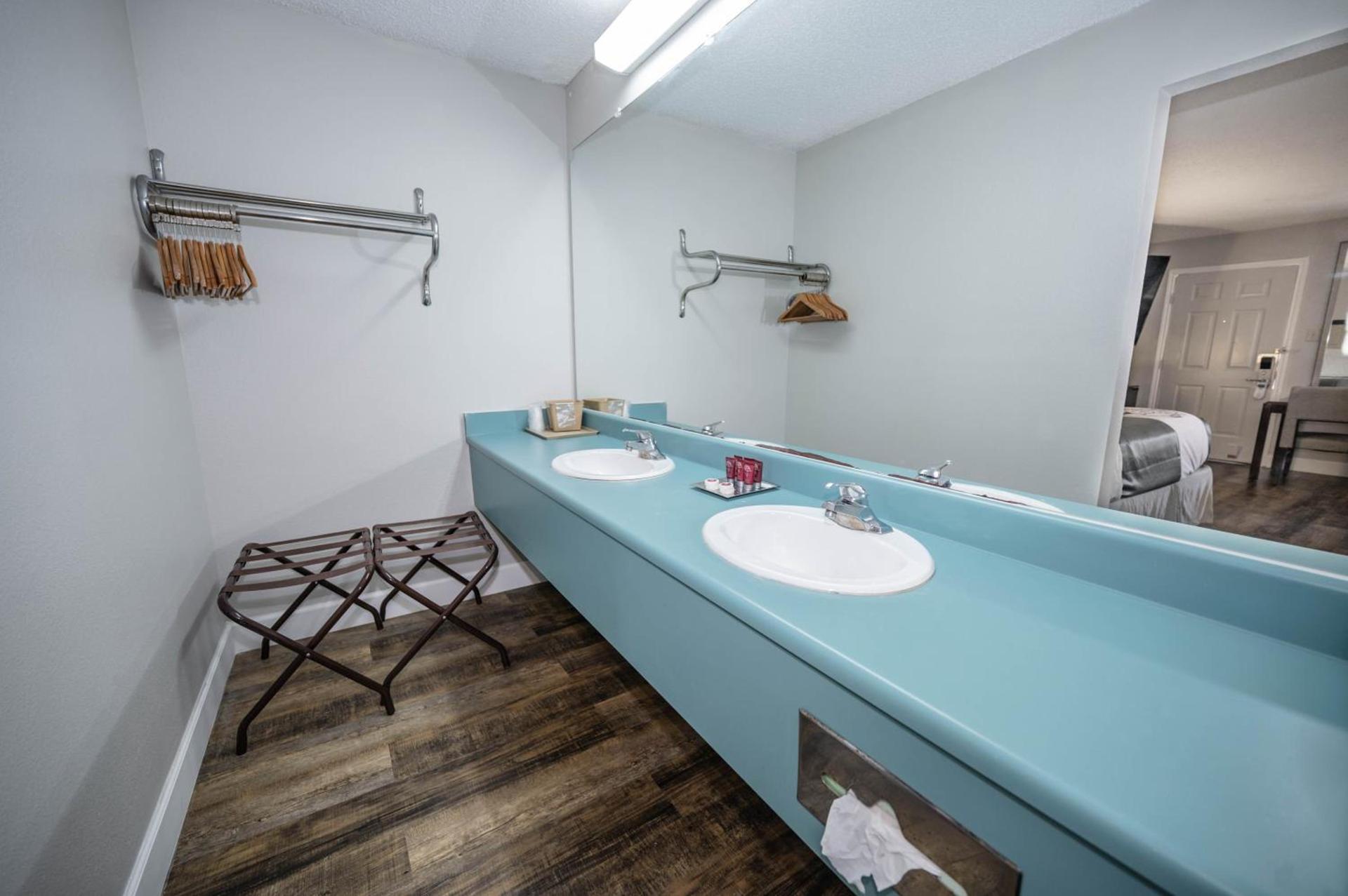 RIVER OAK INN photo 22