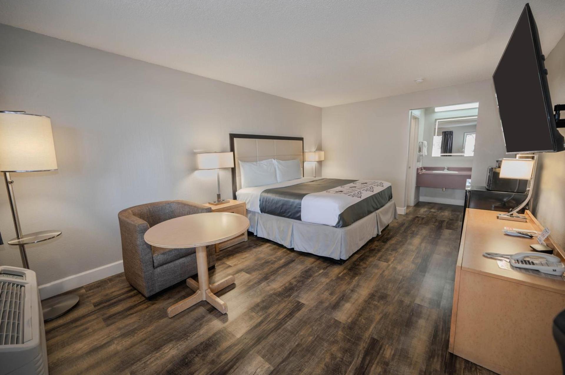 RIVER OAK INN photo 33