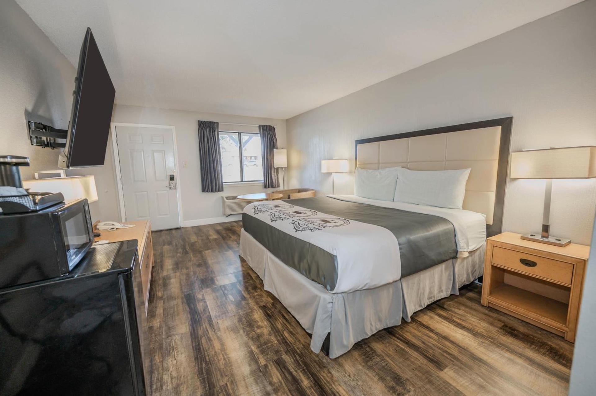 RIVER OAK INN photo 32