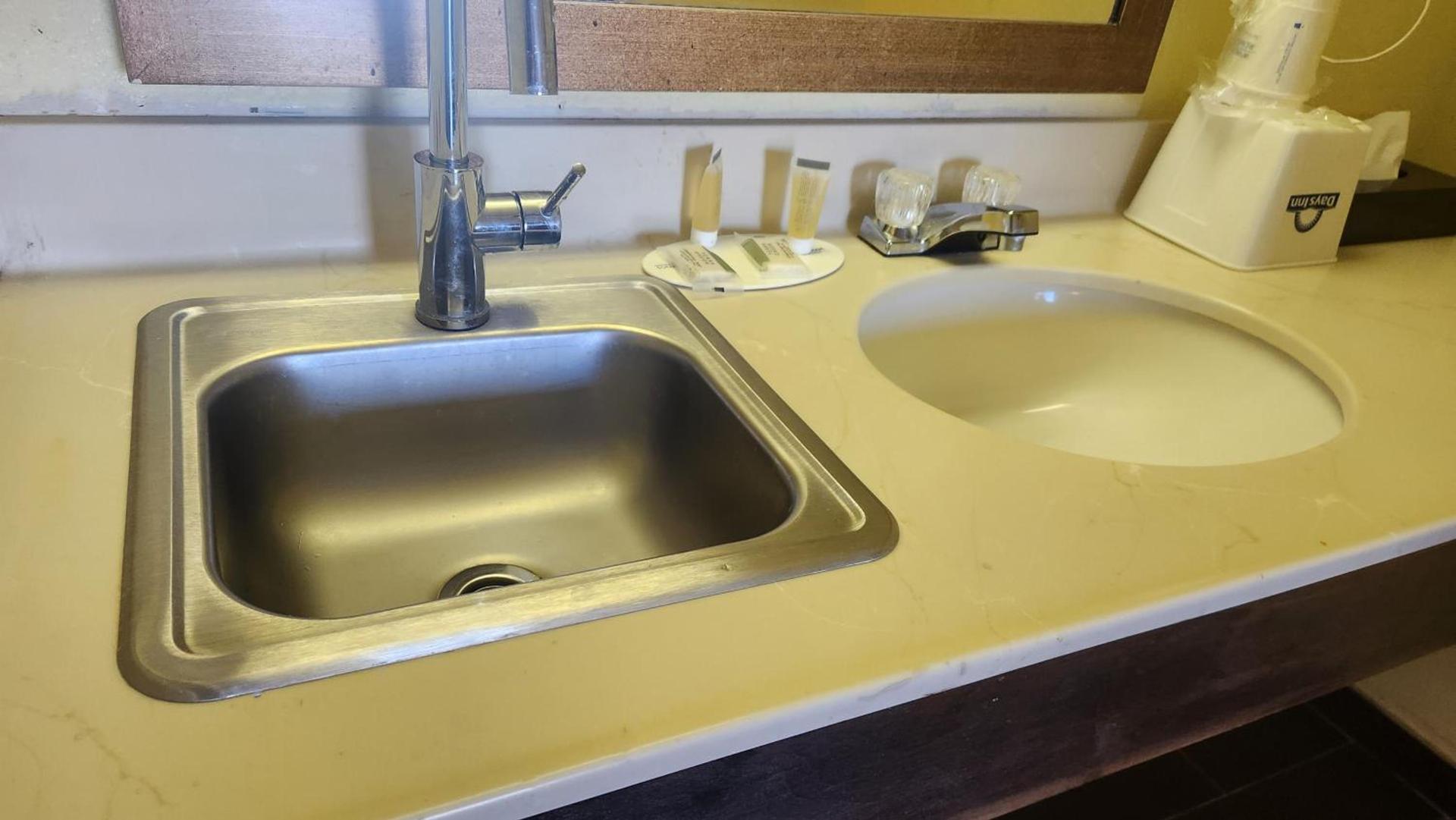 Days Inn by Wyndham Frankfort photo 15