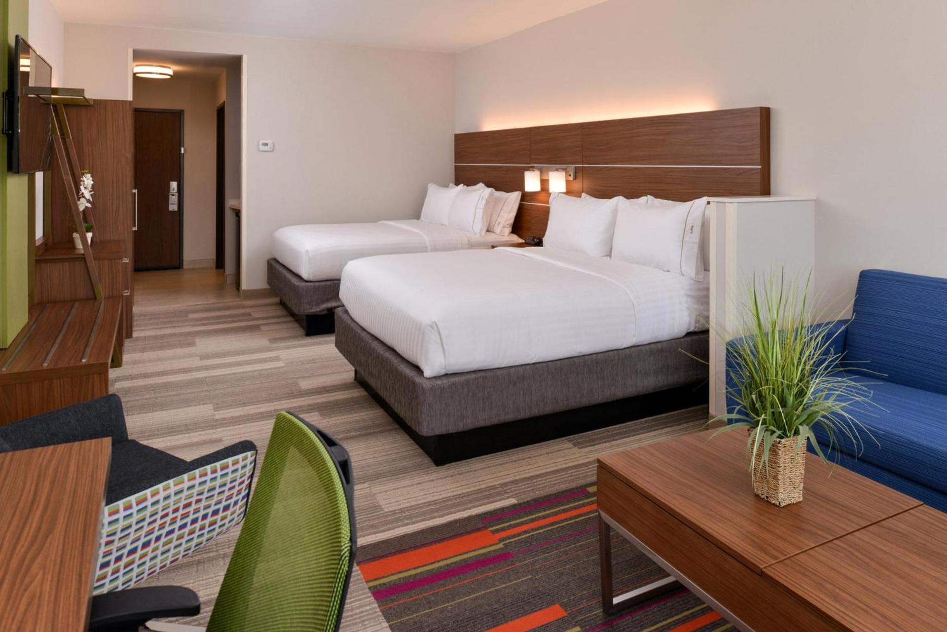 Holiday Inn Express & Suites - St. Petersburg - Madeira Beach by IHG photo 39