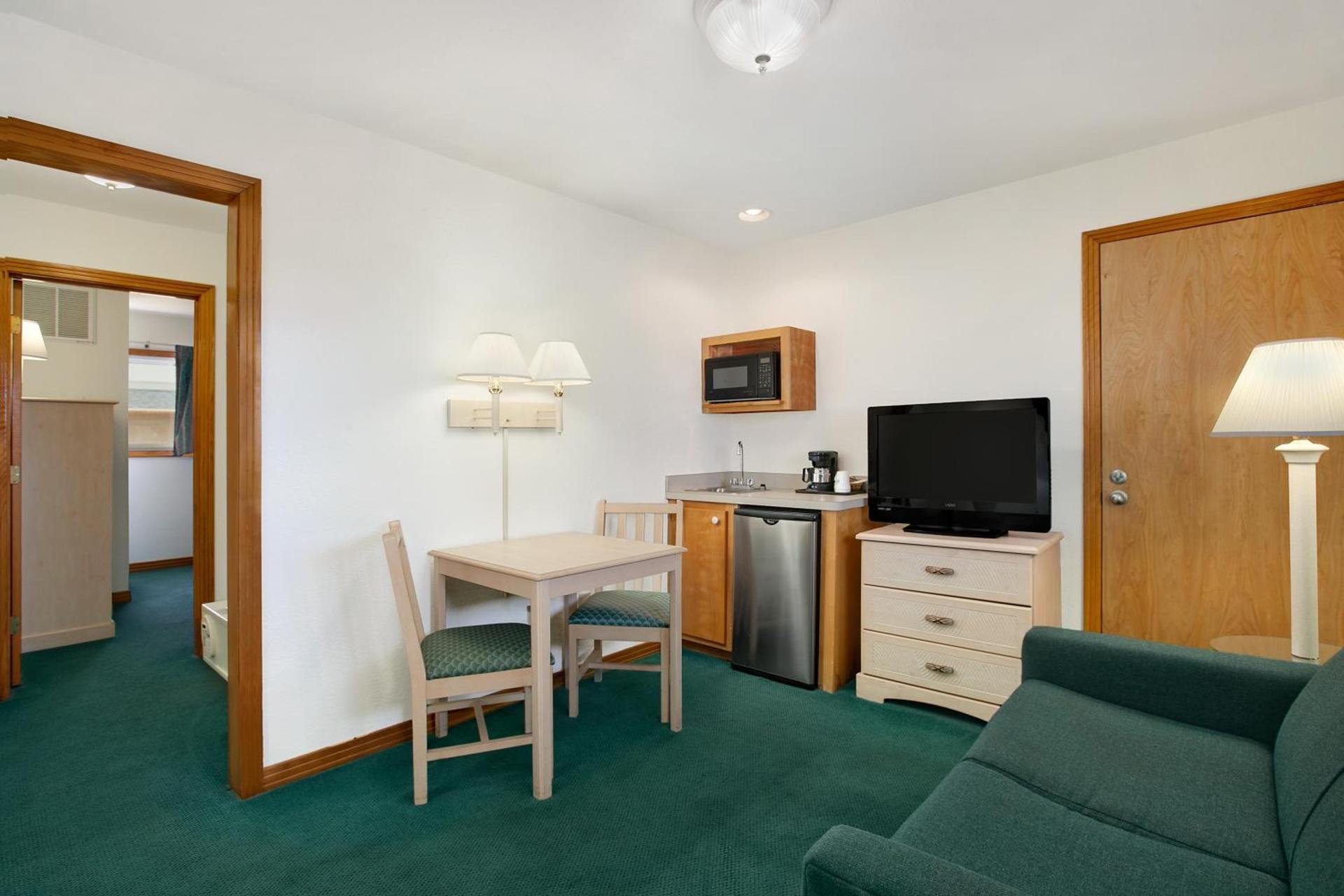 Mariner Inn And Suites photo 12