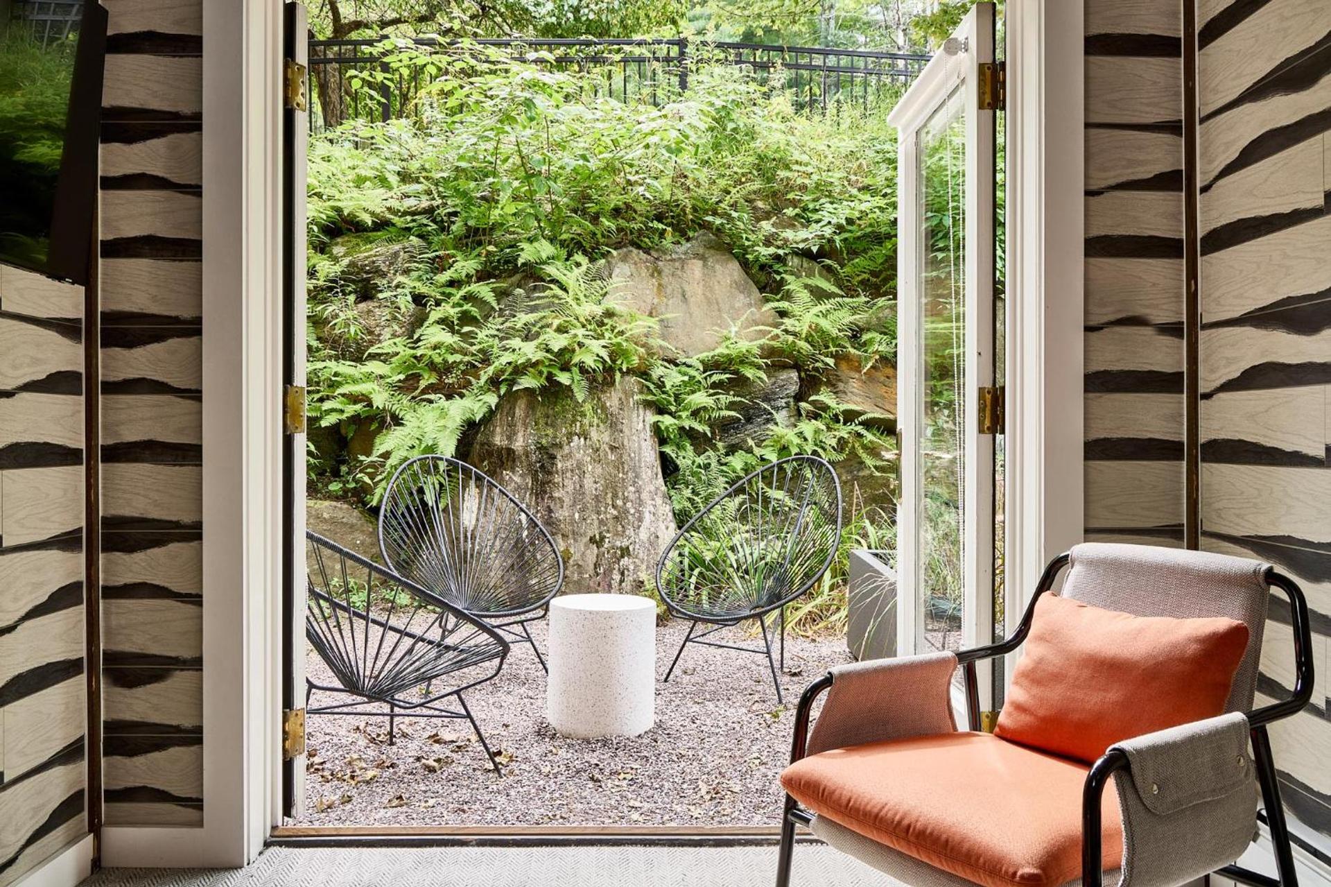Field Guide Lodge — hotel in Stowe