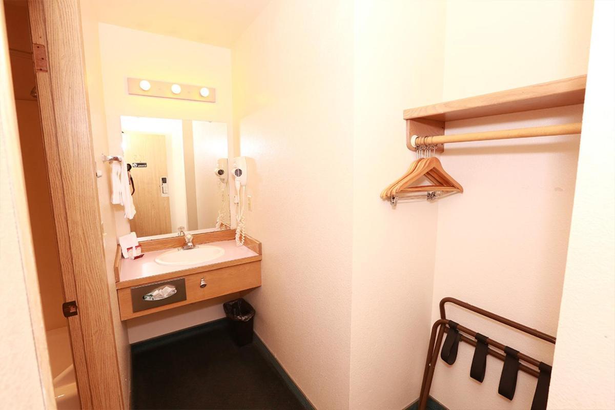 Village Inn & Suites Marysville photo 18