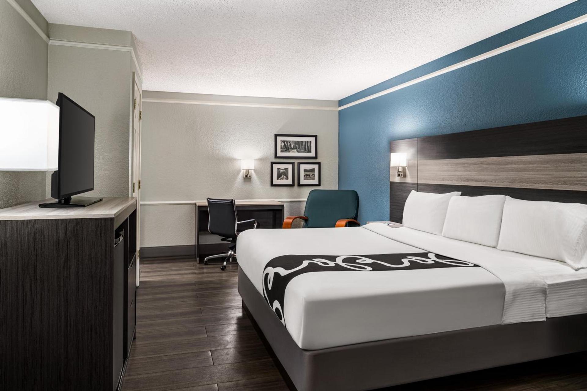 La Quinta Inn by Wyndham Victoria photo 5