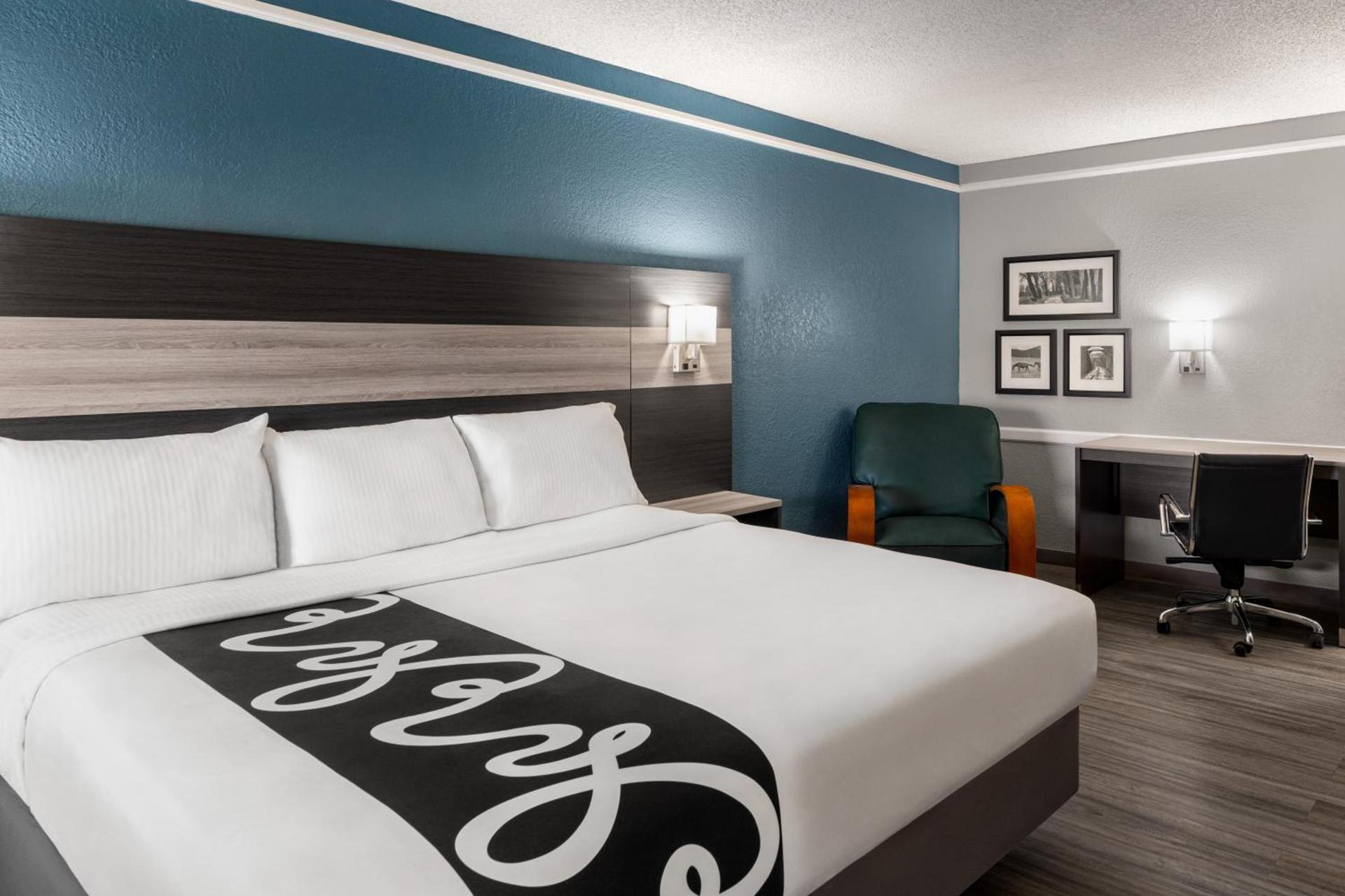 La Quinta Inn by Wyndham Victoria photo 4