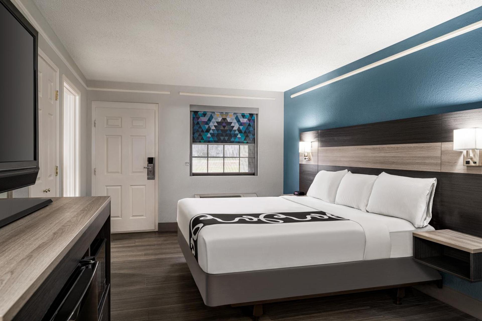 La Quinta Inn by Wyndham Victoria photo 12