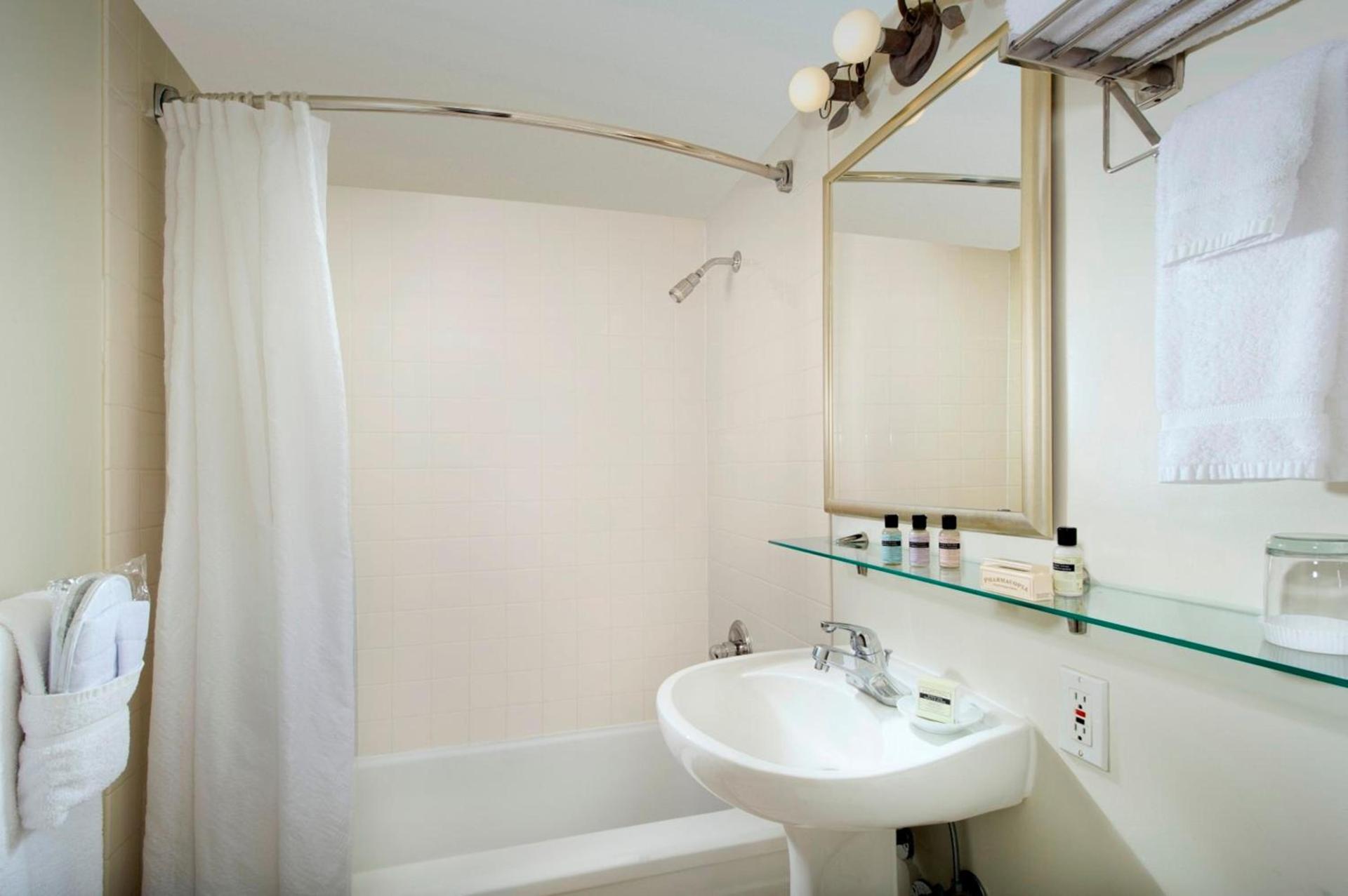 Park Lane Suites & Inn photo 40