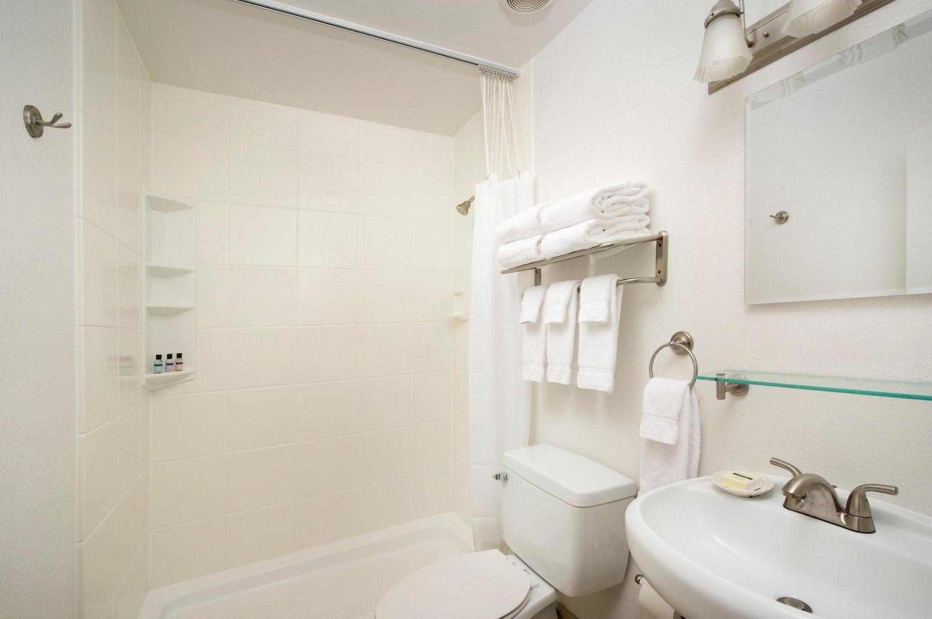 Park Lane Suites & Inn photo 43