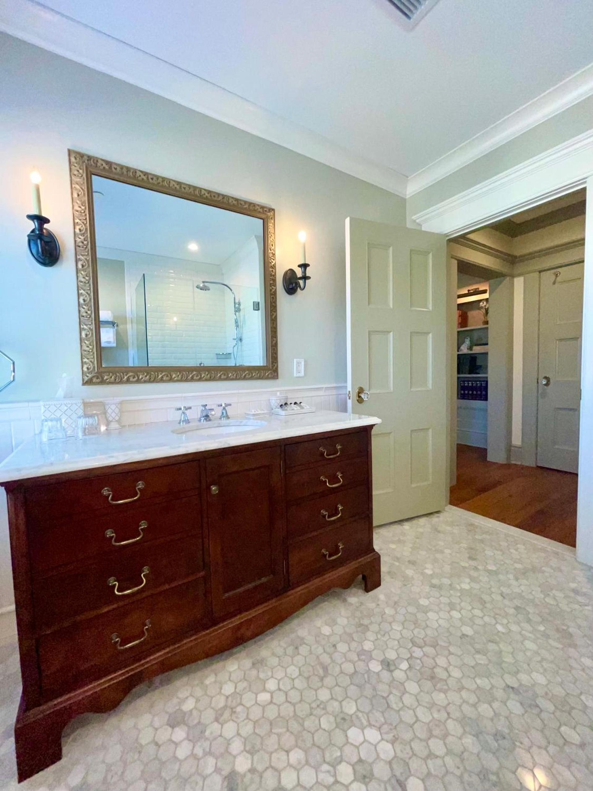 Hannum House photo 36