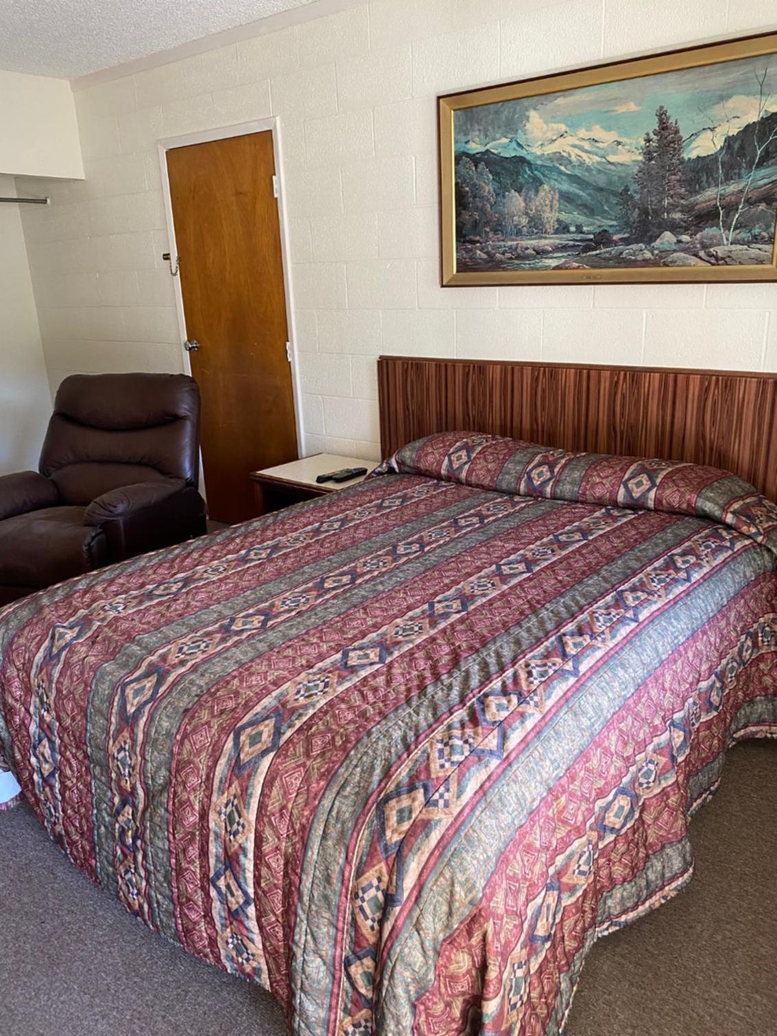Forest Lodge Motel photo 4