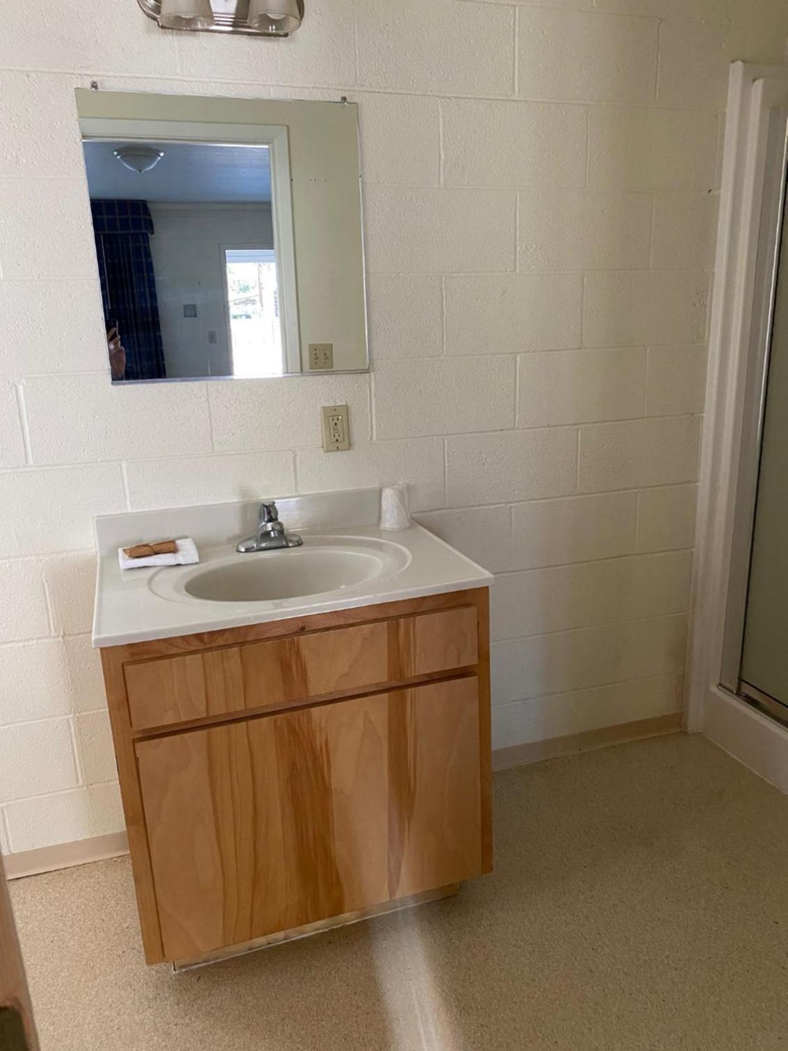 Forest Lodge Motel photo 9