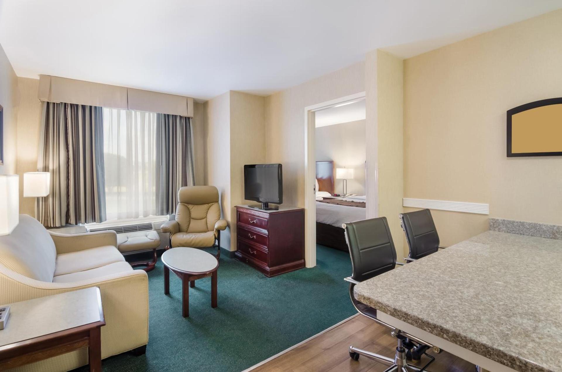 MainStay Suites Roanoke Airport photo 26