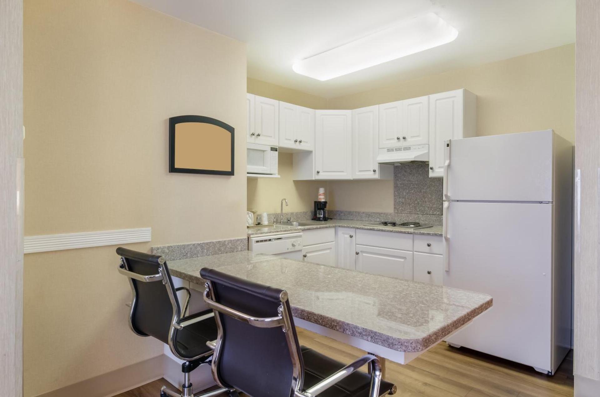 MainStay Suites Roanoke Airport photo 32