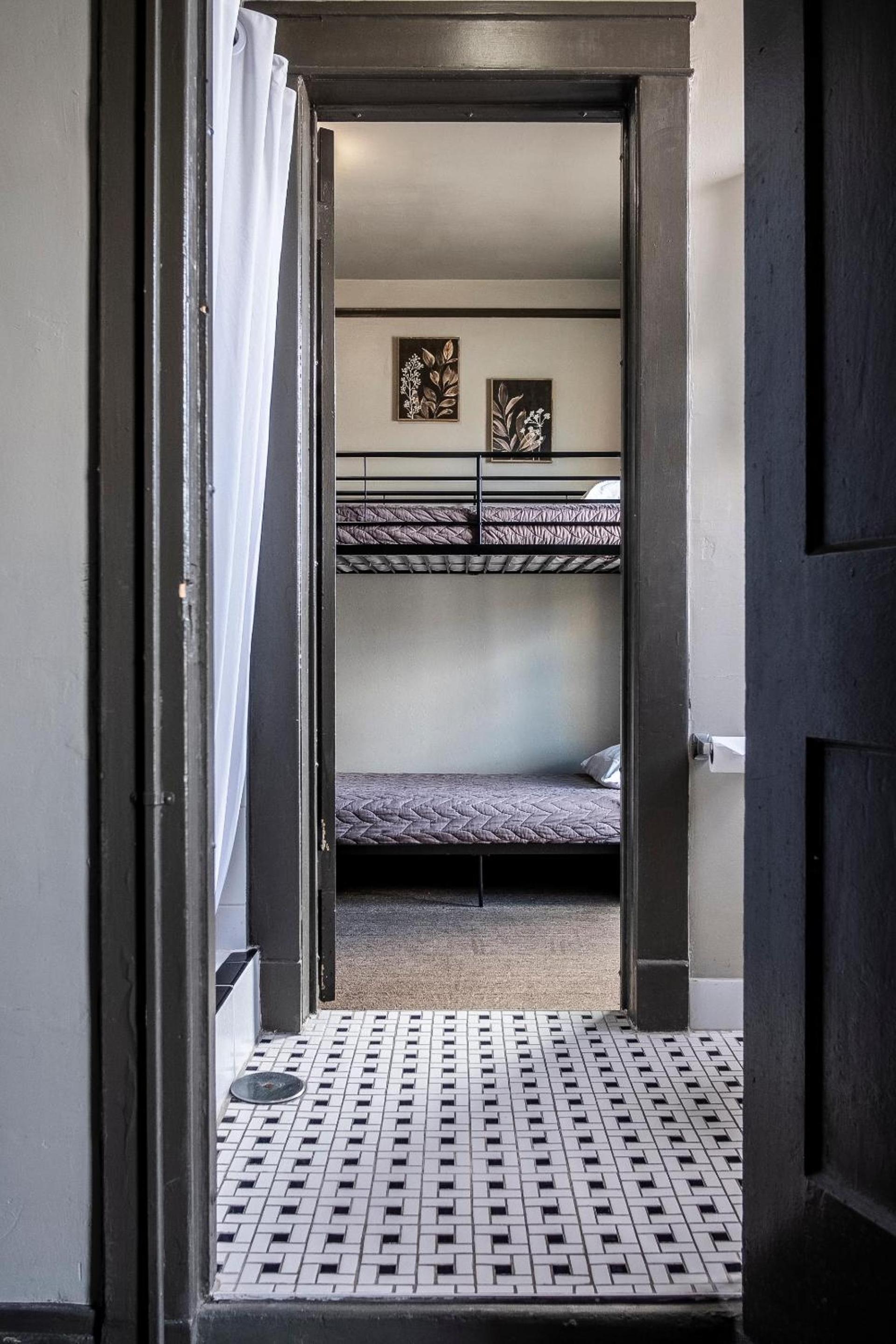 Gardner Hotel & Hostel photo 89