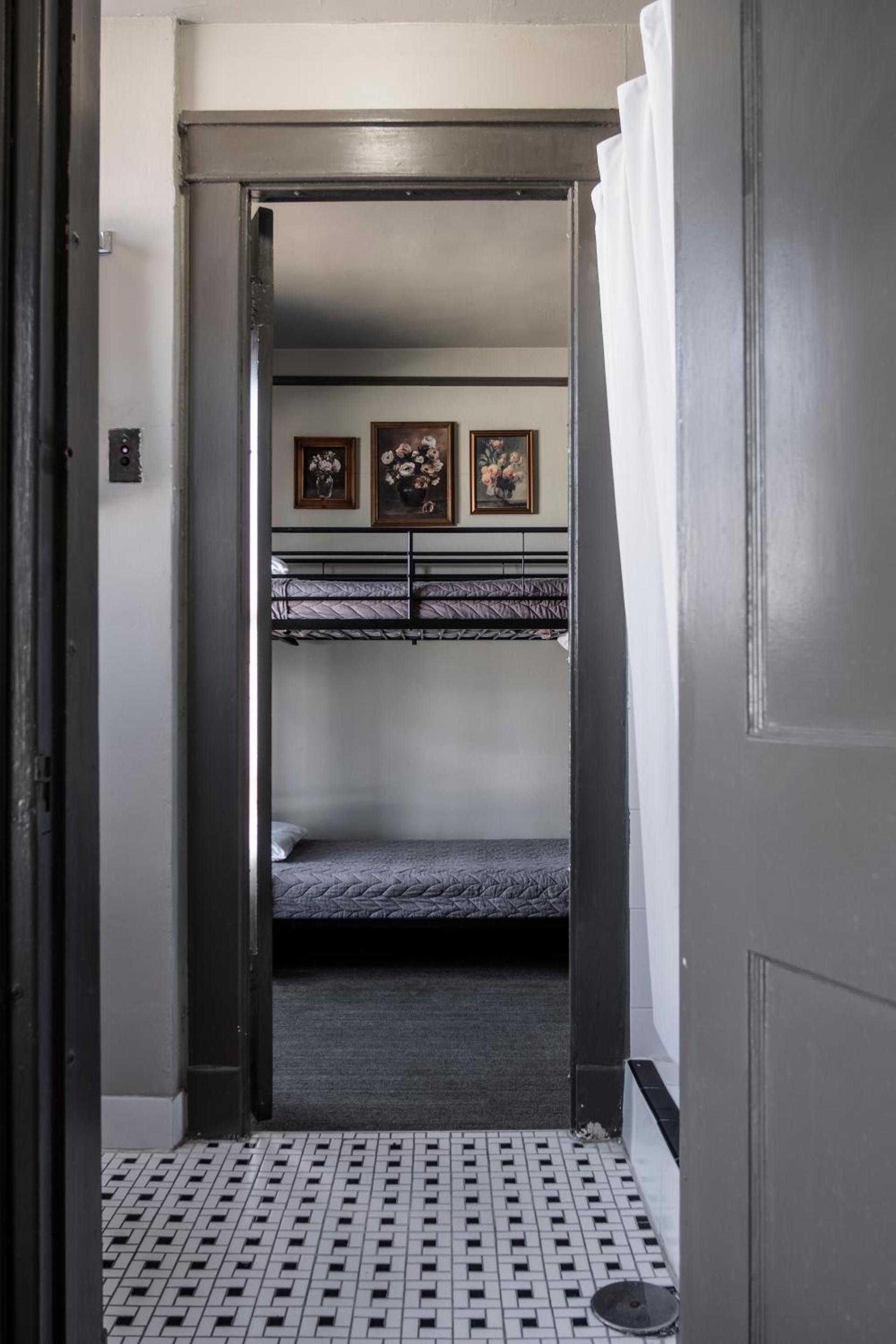 Gardner Hotel & Hostel photo 91