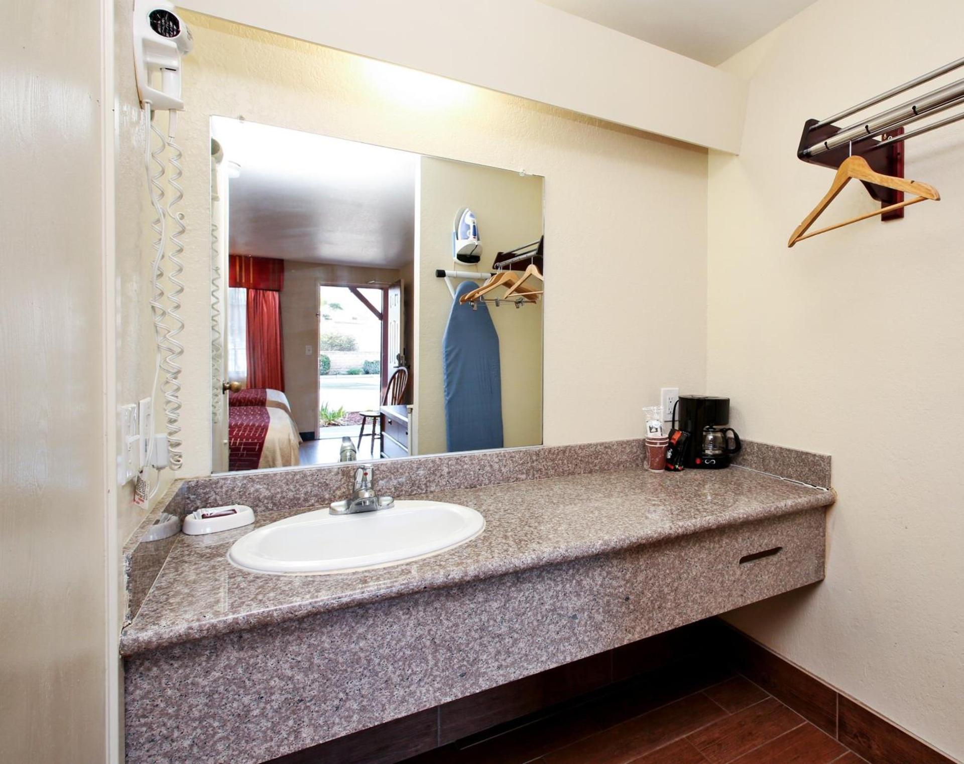 Red Roof Inn Lompoc photo 23
