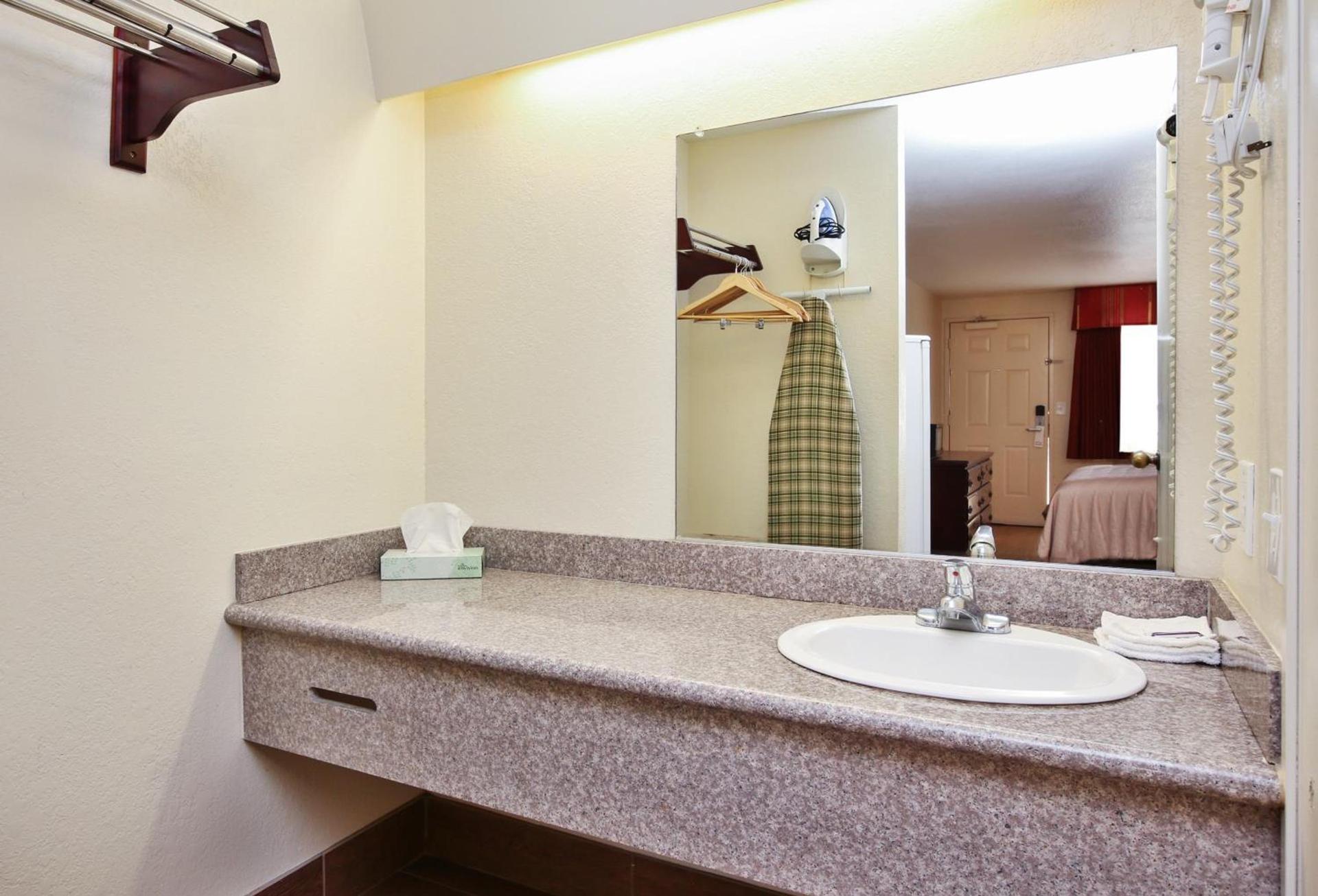 Red Roof Inn Lompoc photo 26