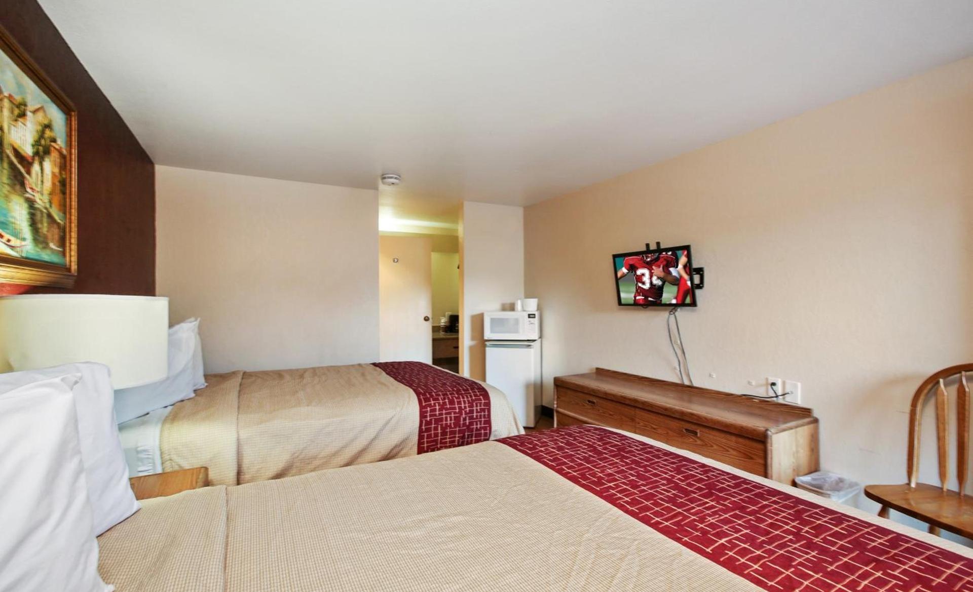 Red Roof Inn Lompoc photo 15