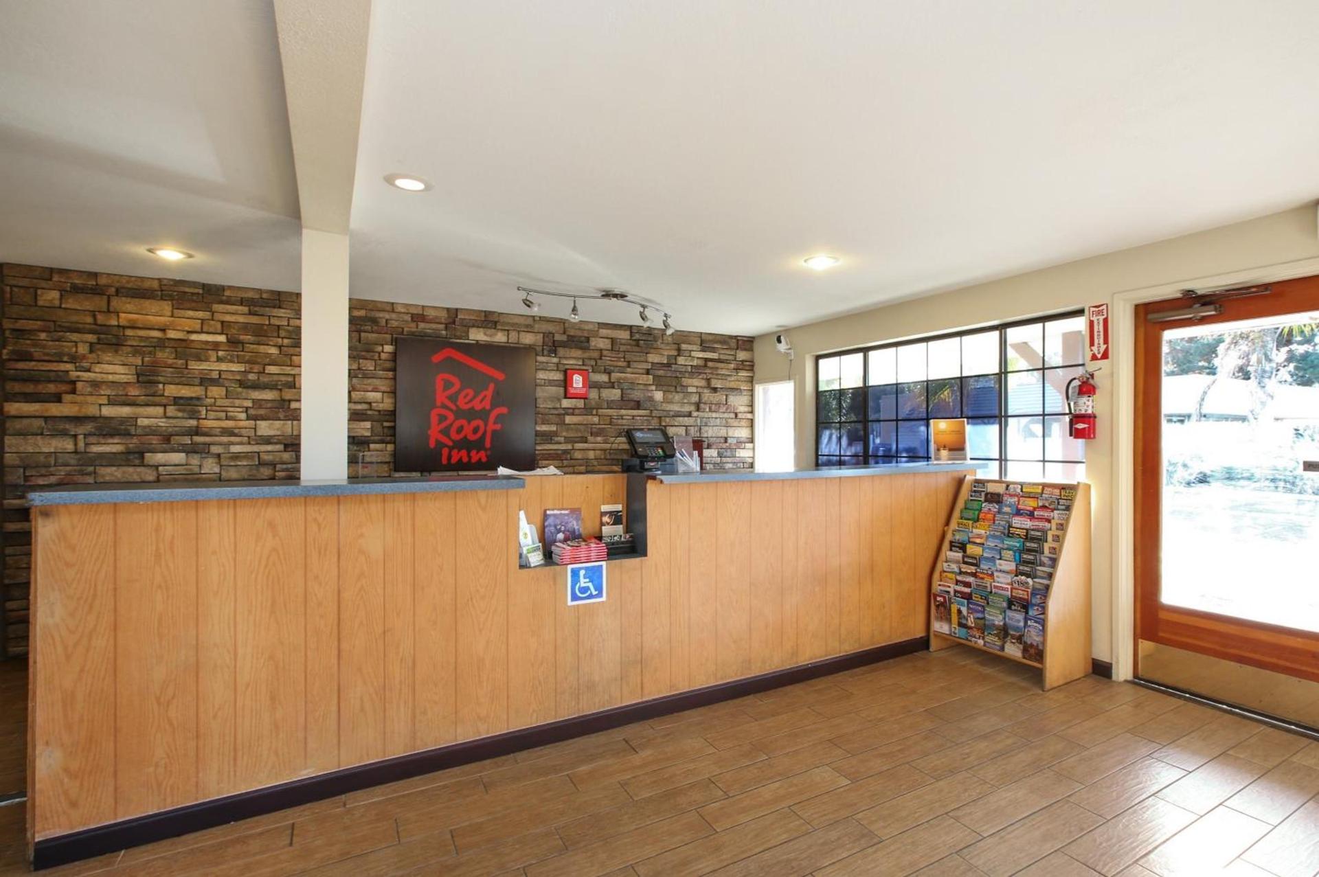 Red Roof Inn Lompoc photo 9
