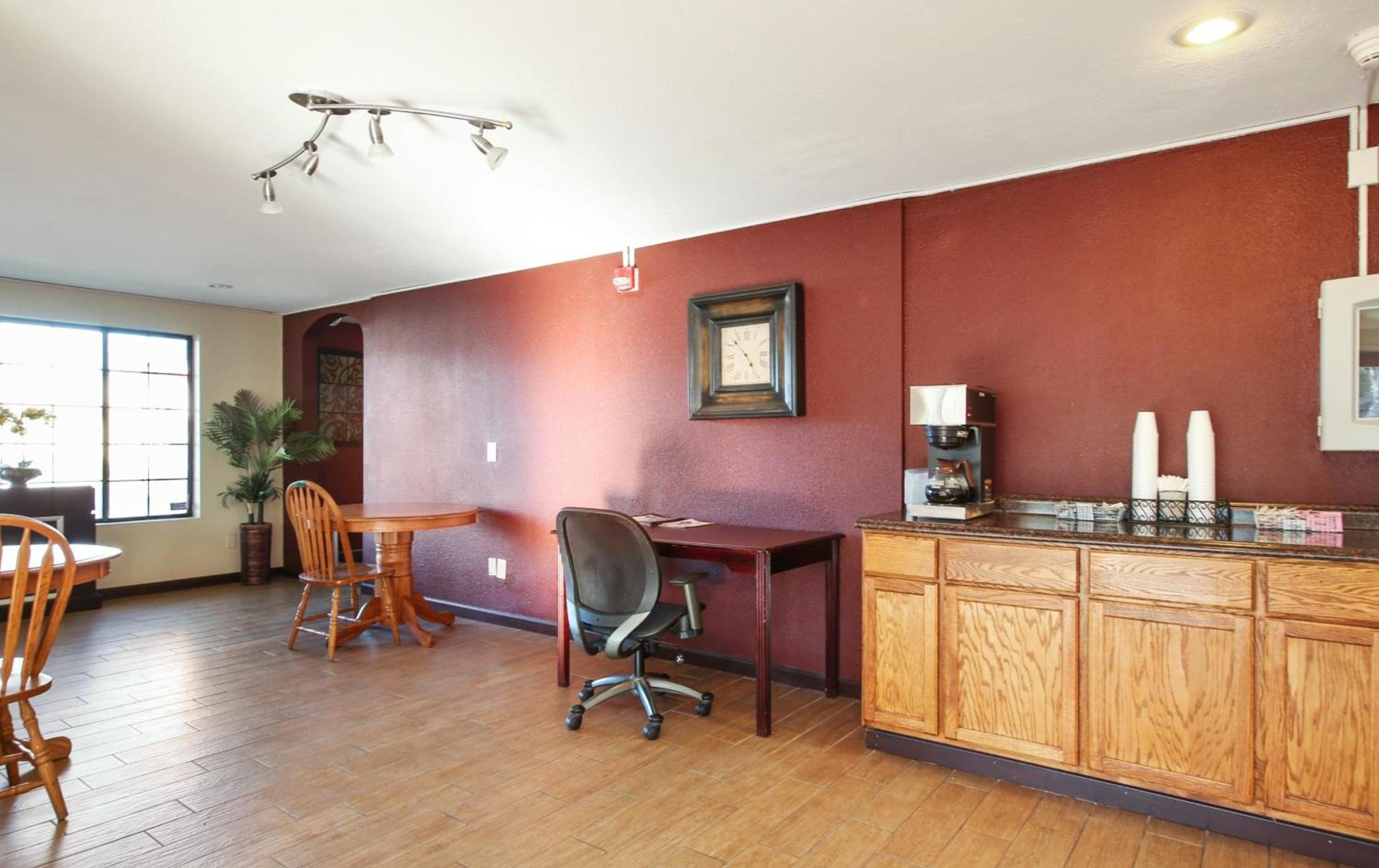Red Roof Inn Lompoc photo 10