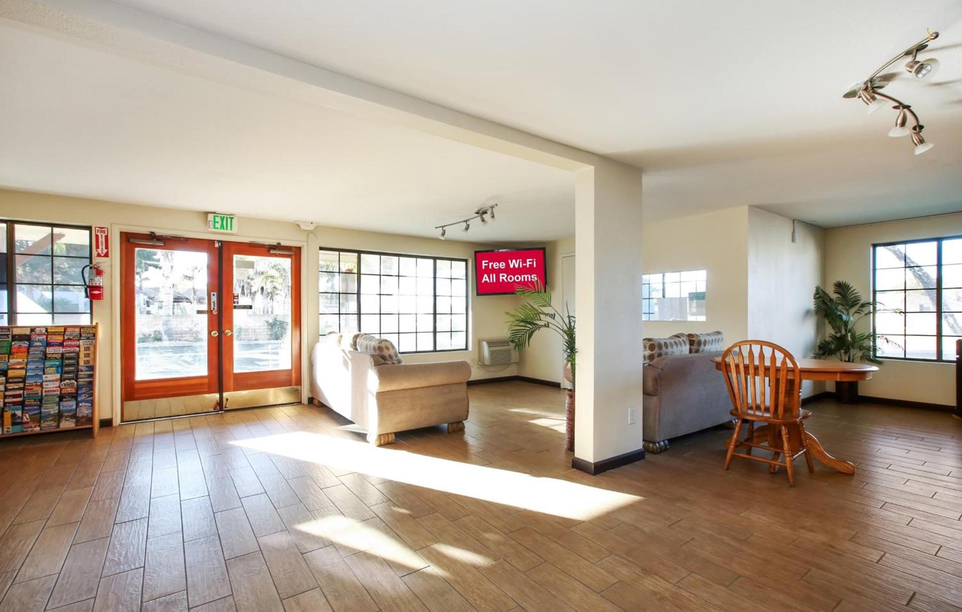 Red Roof Inn Lompoc photo 11