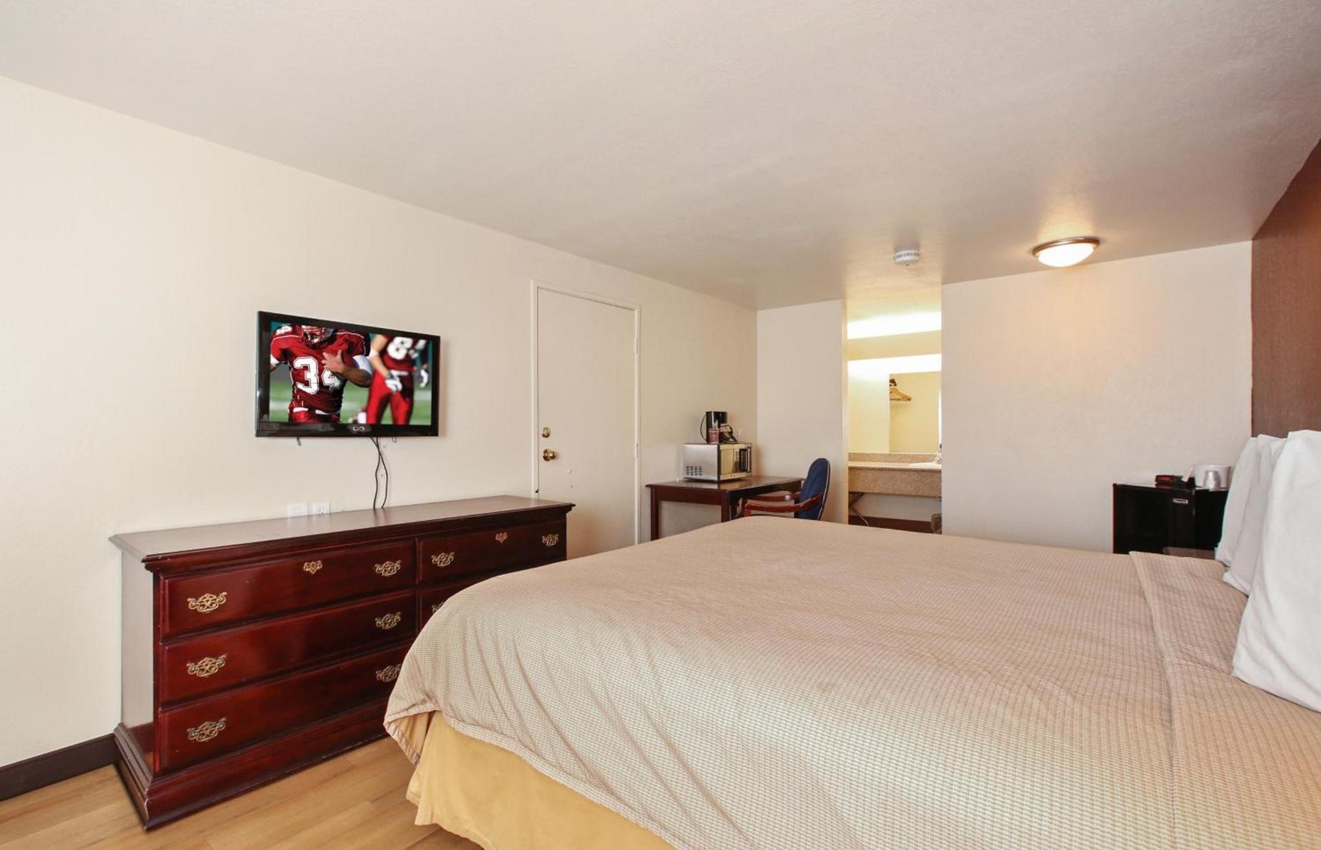 Red Roof Inn Lompoc photo 18