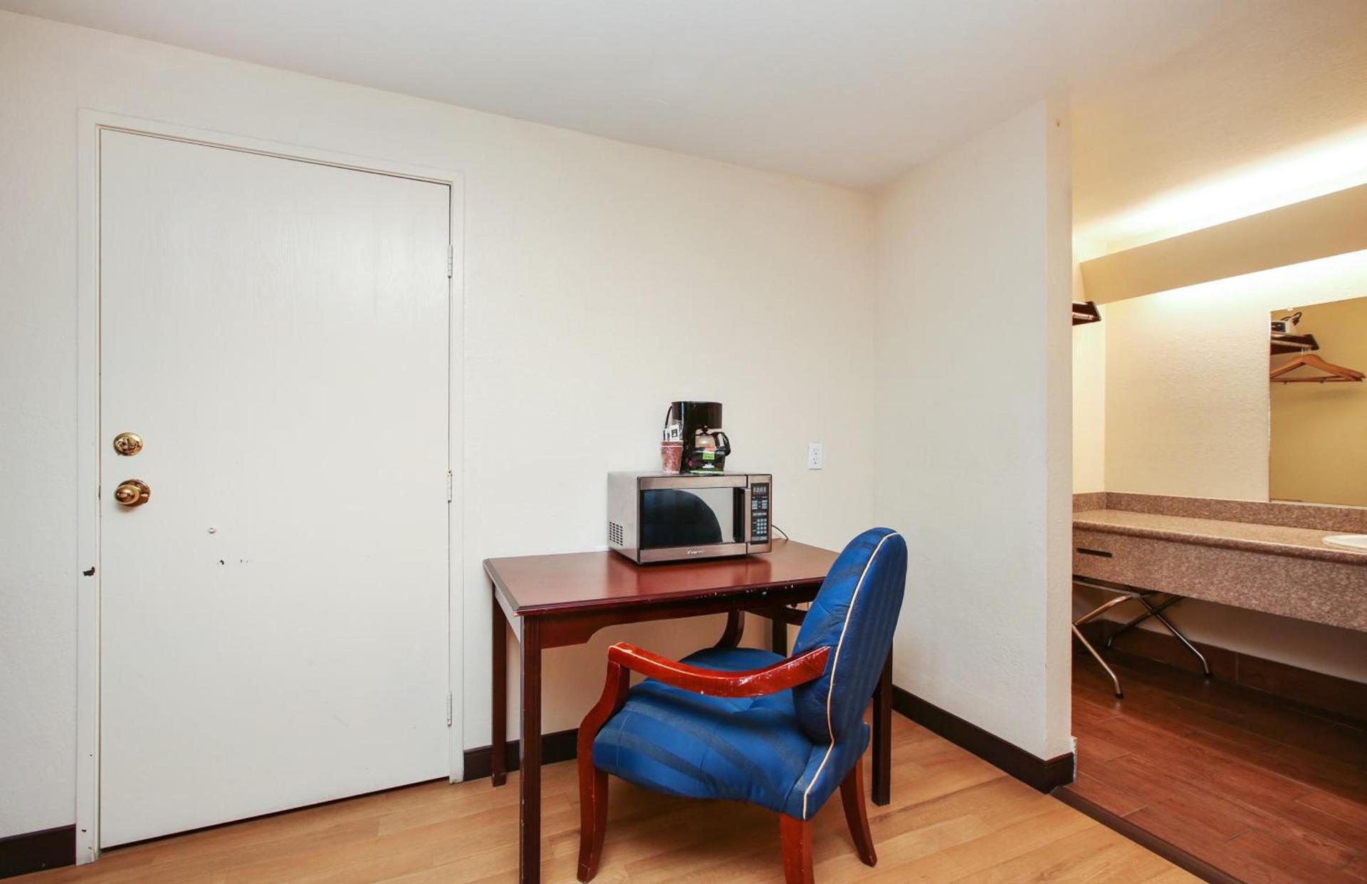 Red Roof Inn Lompoc photo 21