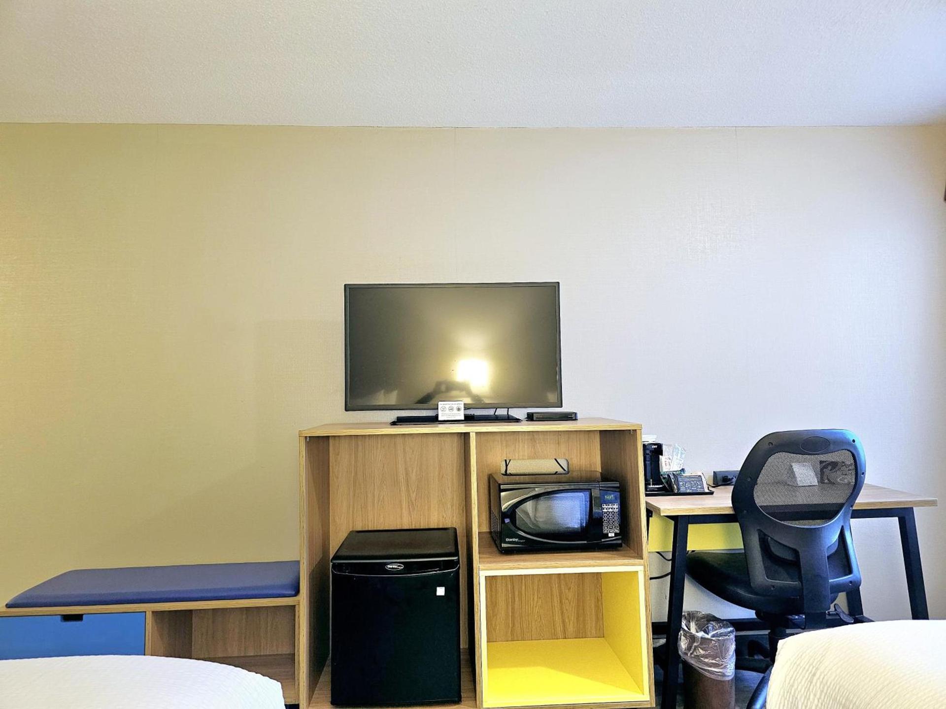Days Inn by Wyndham Rolla photo 17