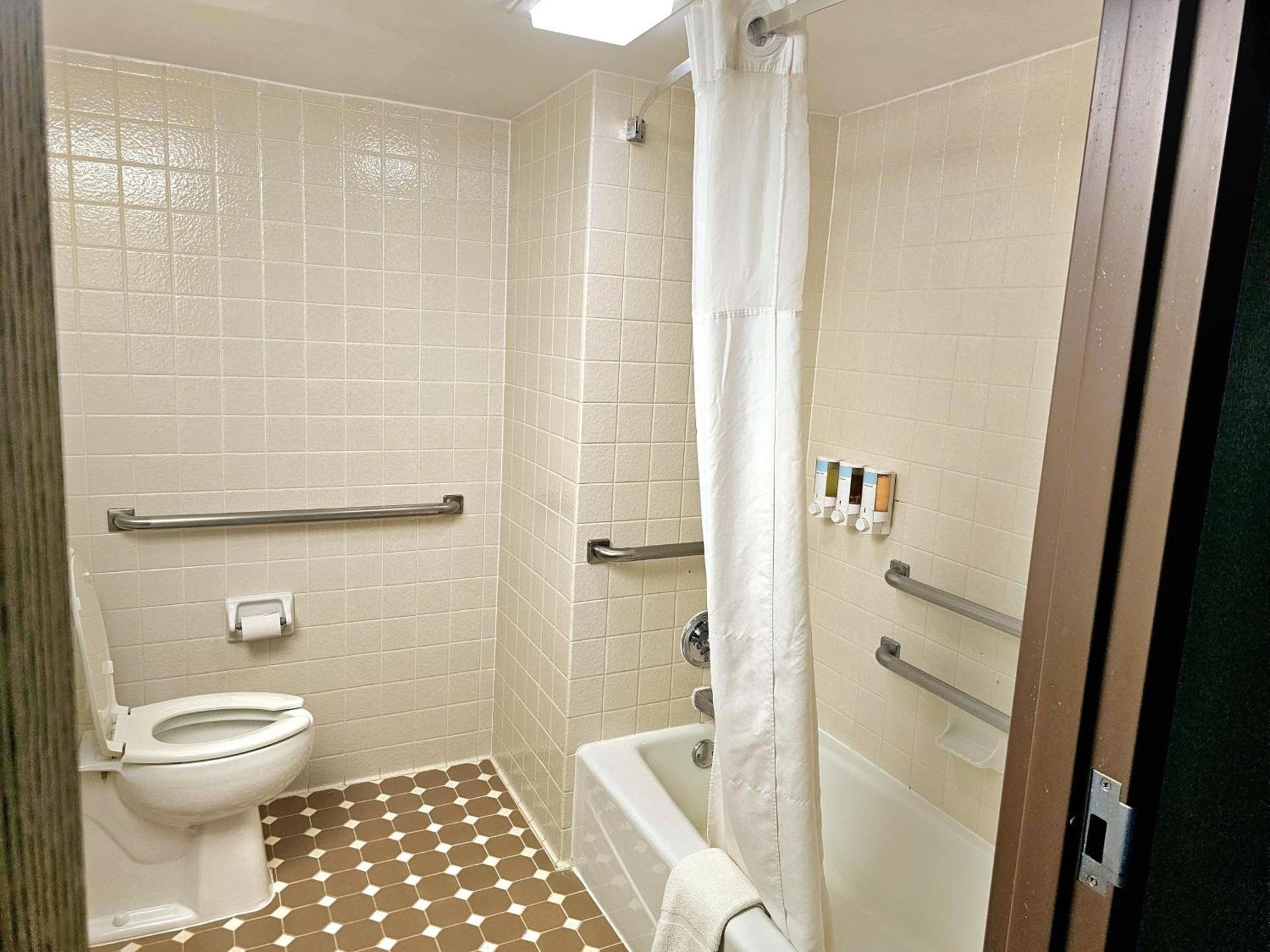 Days Inn by Wyndham Rolla photo 15