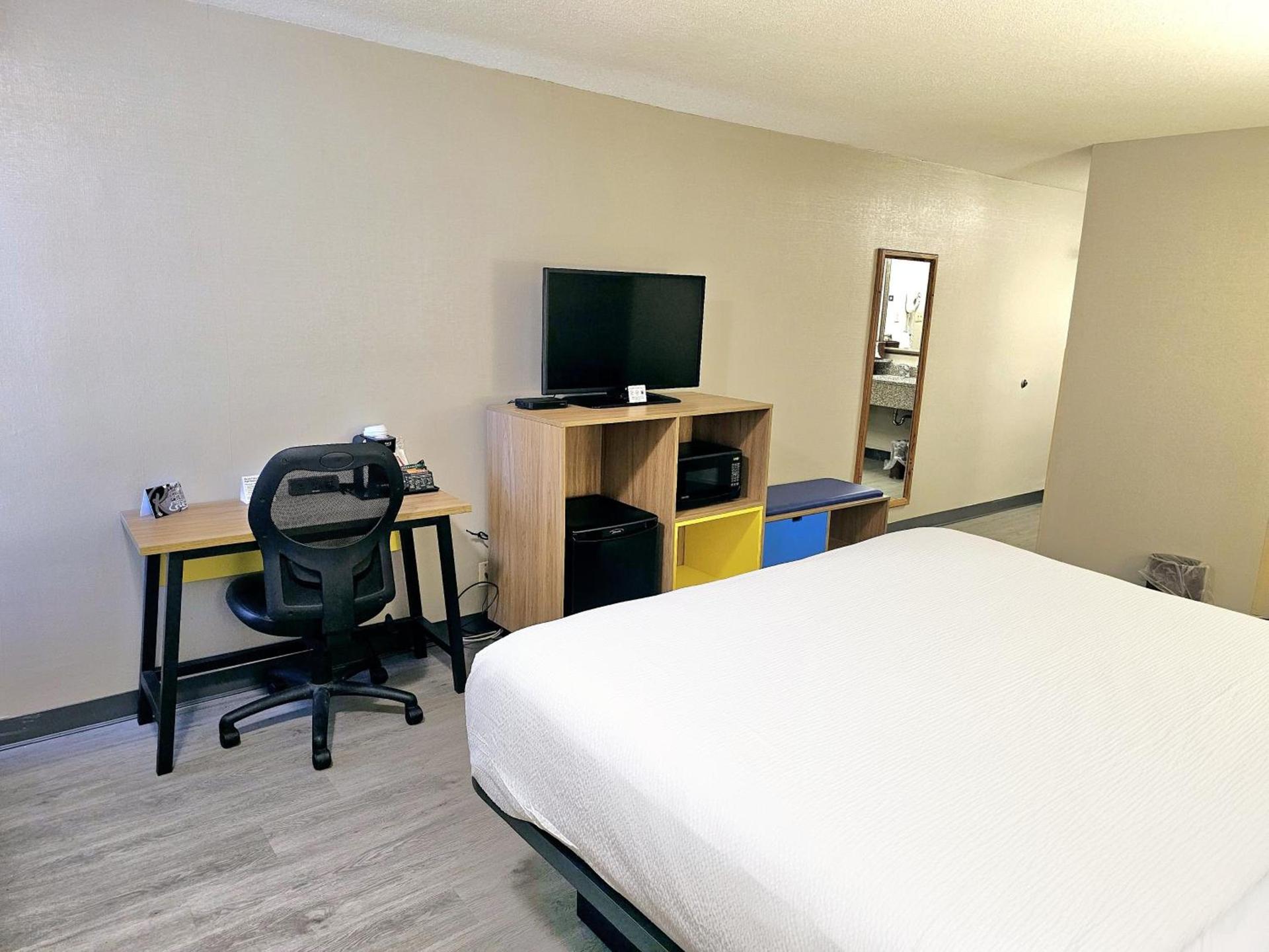 Days Inn by Wyndham Rolla photo 16