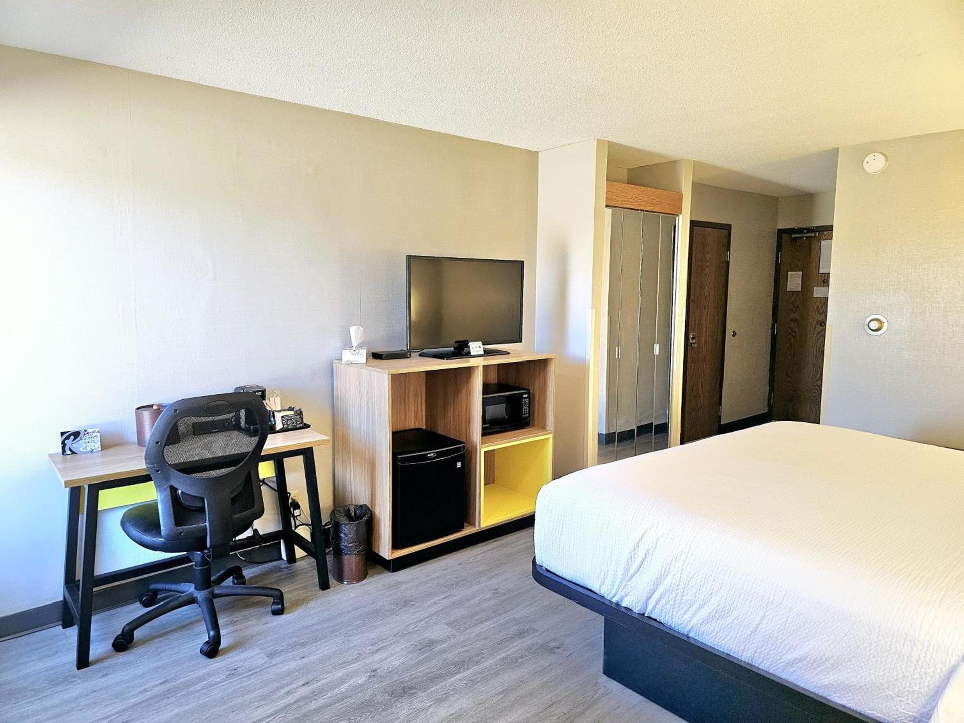 Days Inn by Wyndham Rolla photo 23