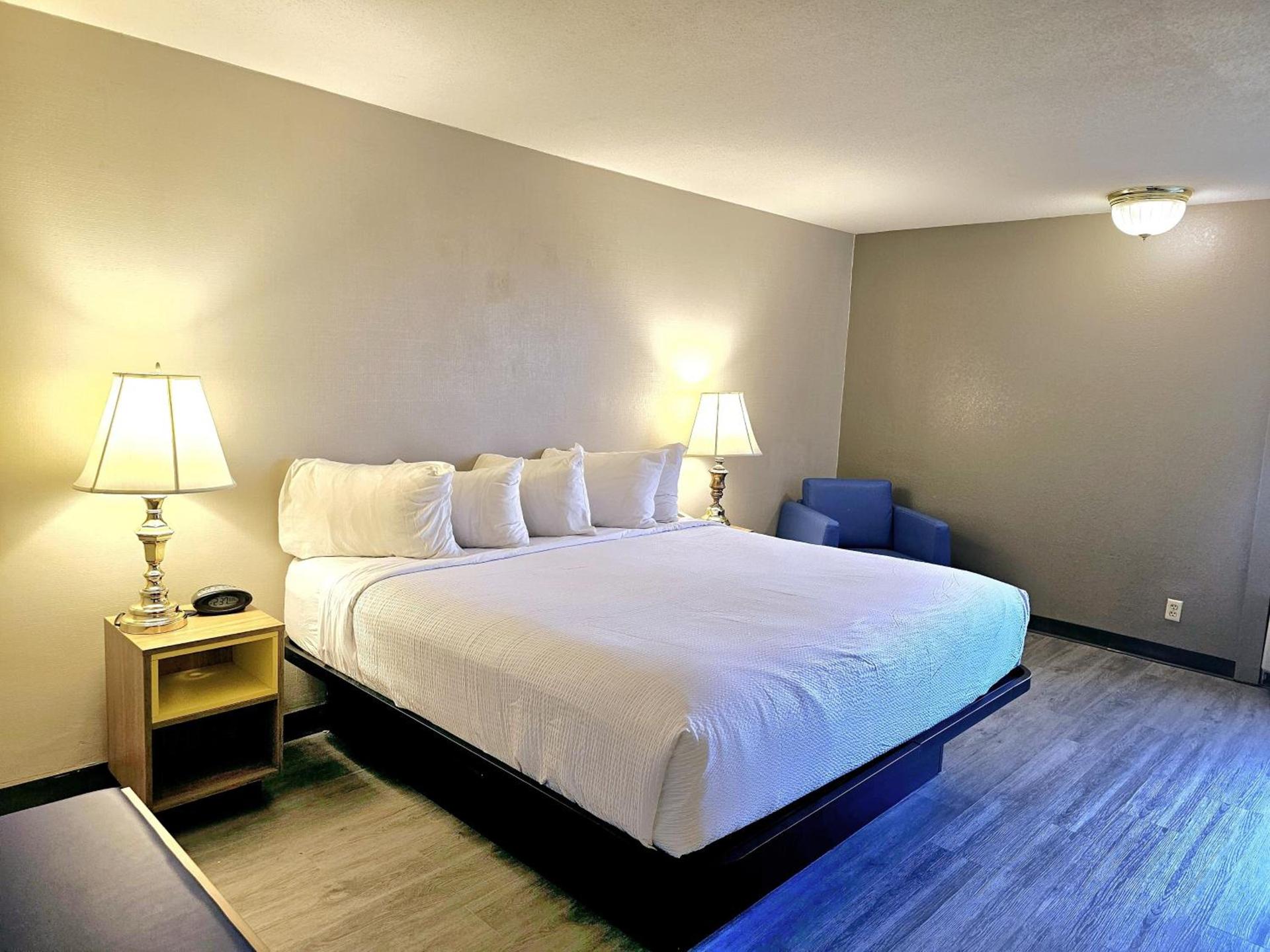 Days Inn by Wyndham Rolla photo 21