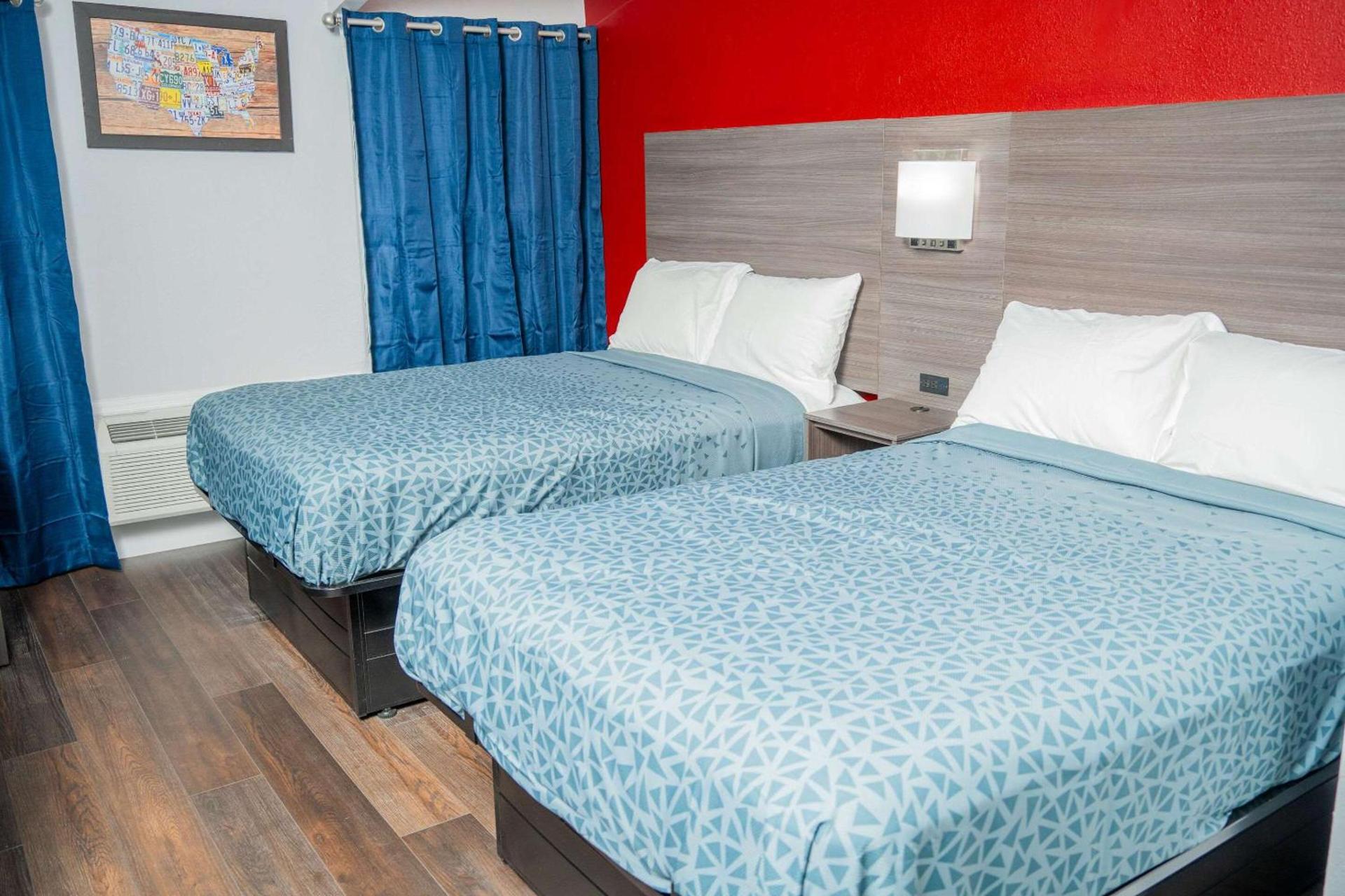Econo Lodge Clarks Summit - Scranton photo 11