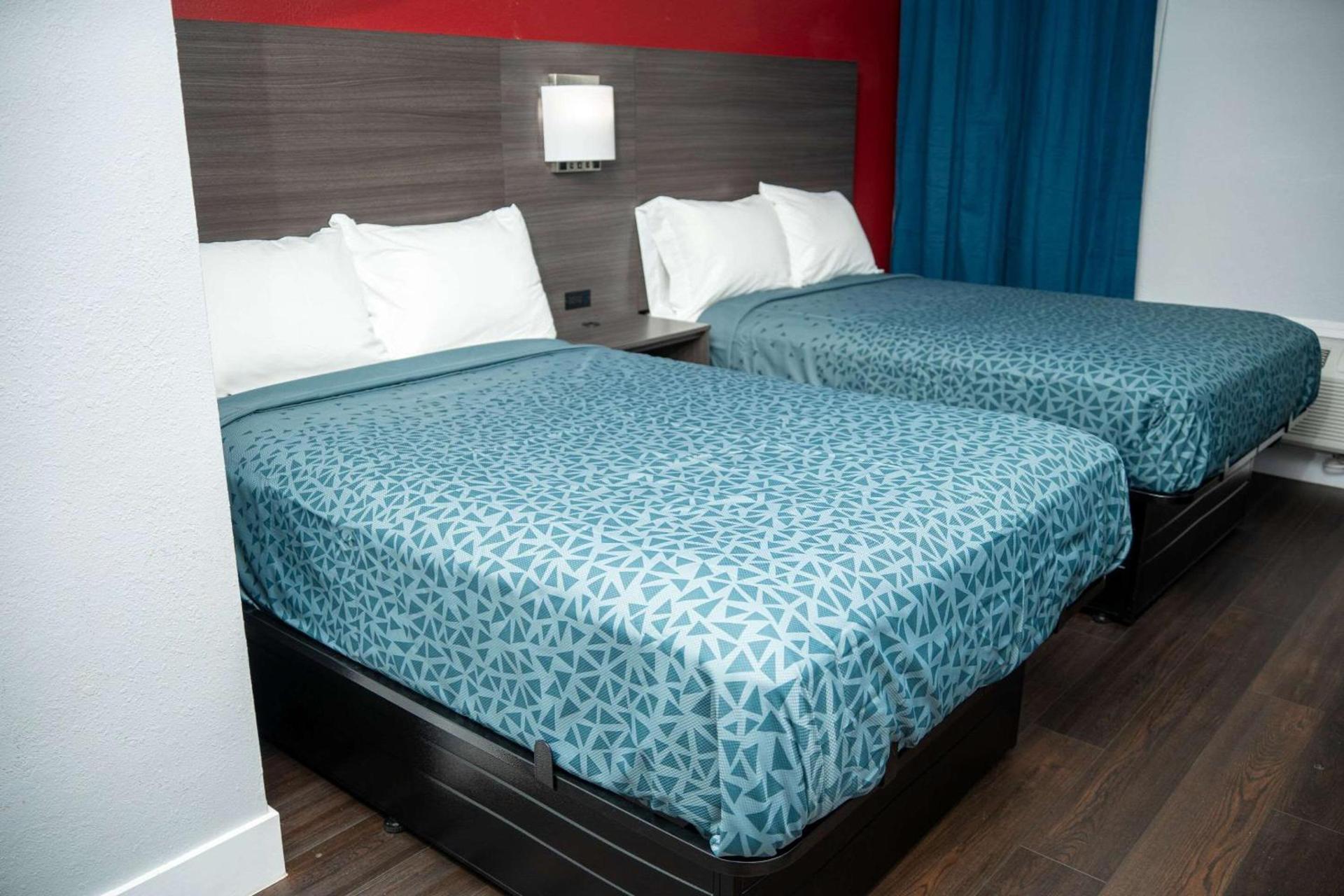 Econo Lodge Clarks Summit - Scranton photo 12