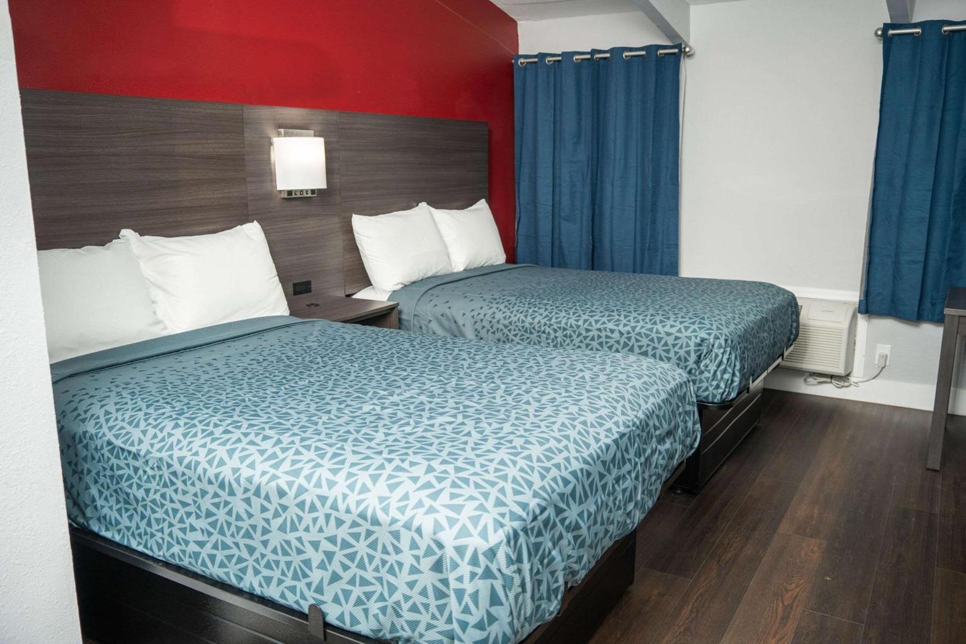 Econo Lodge Clarks Summit - Scranton photo 17