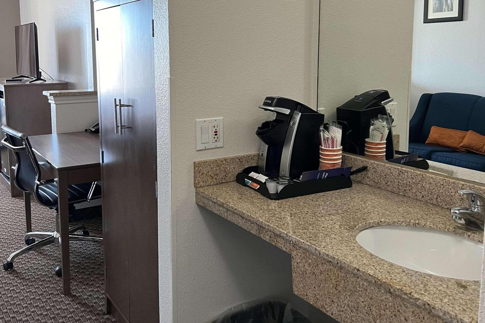 Comfort Suites Texarkana Texas photo 15