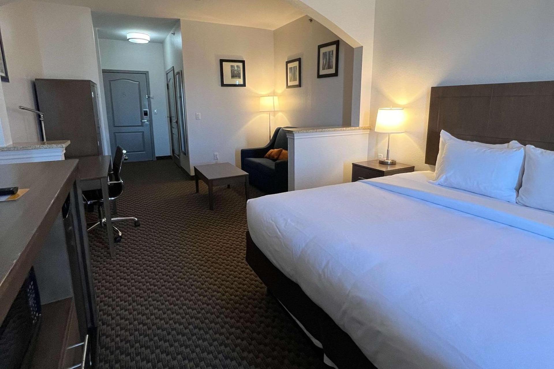 Comfort Suites Texarkana Texas photo 24