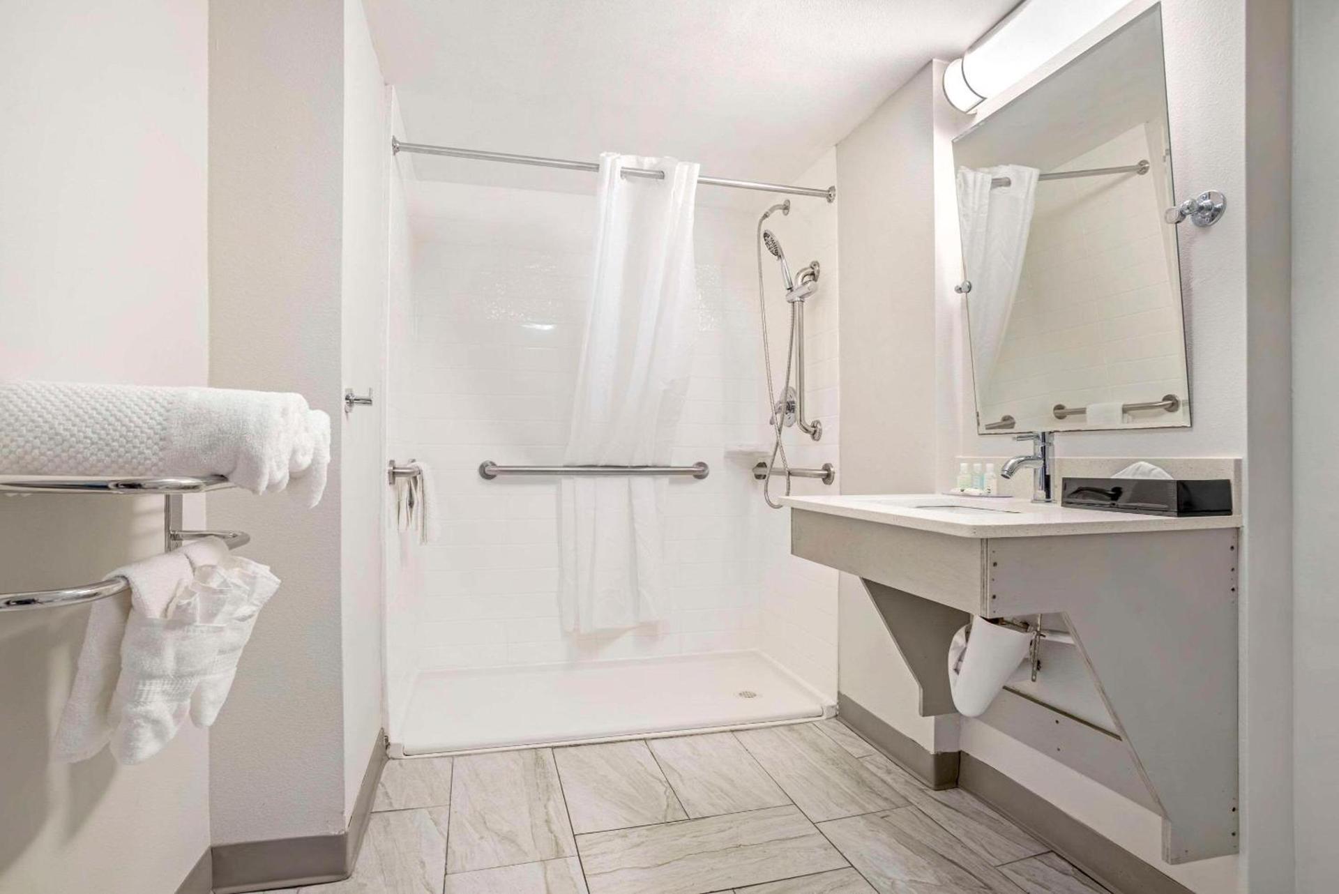 Quality Inn Panama City North photo 9