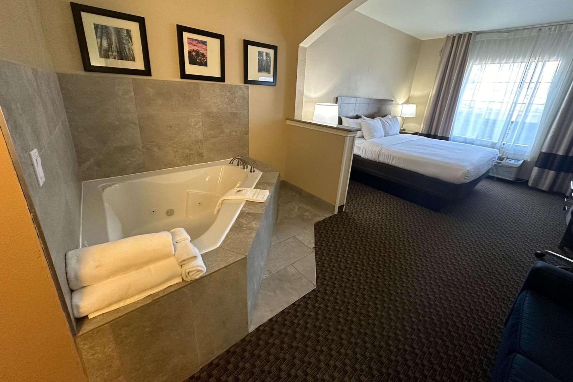 Comfort Suites Texarkana Texas photo 27