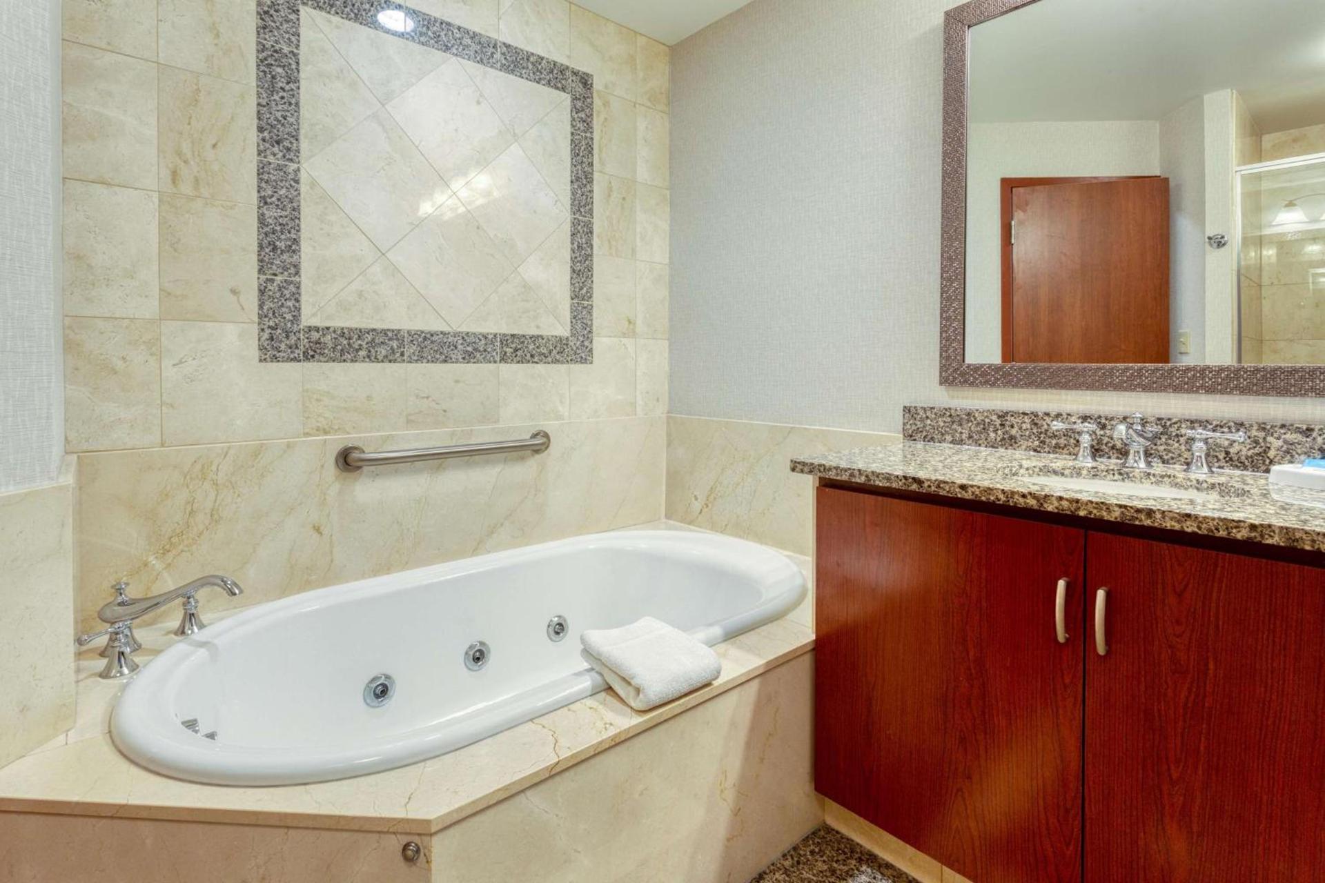 Drury Plaza Hotel St. Louis Chesterfield photo 28