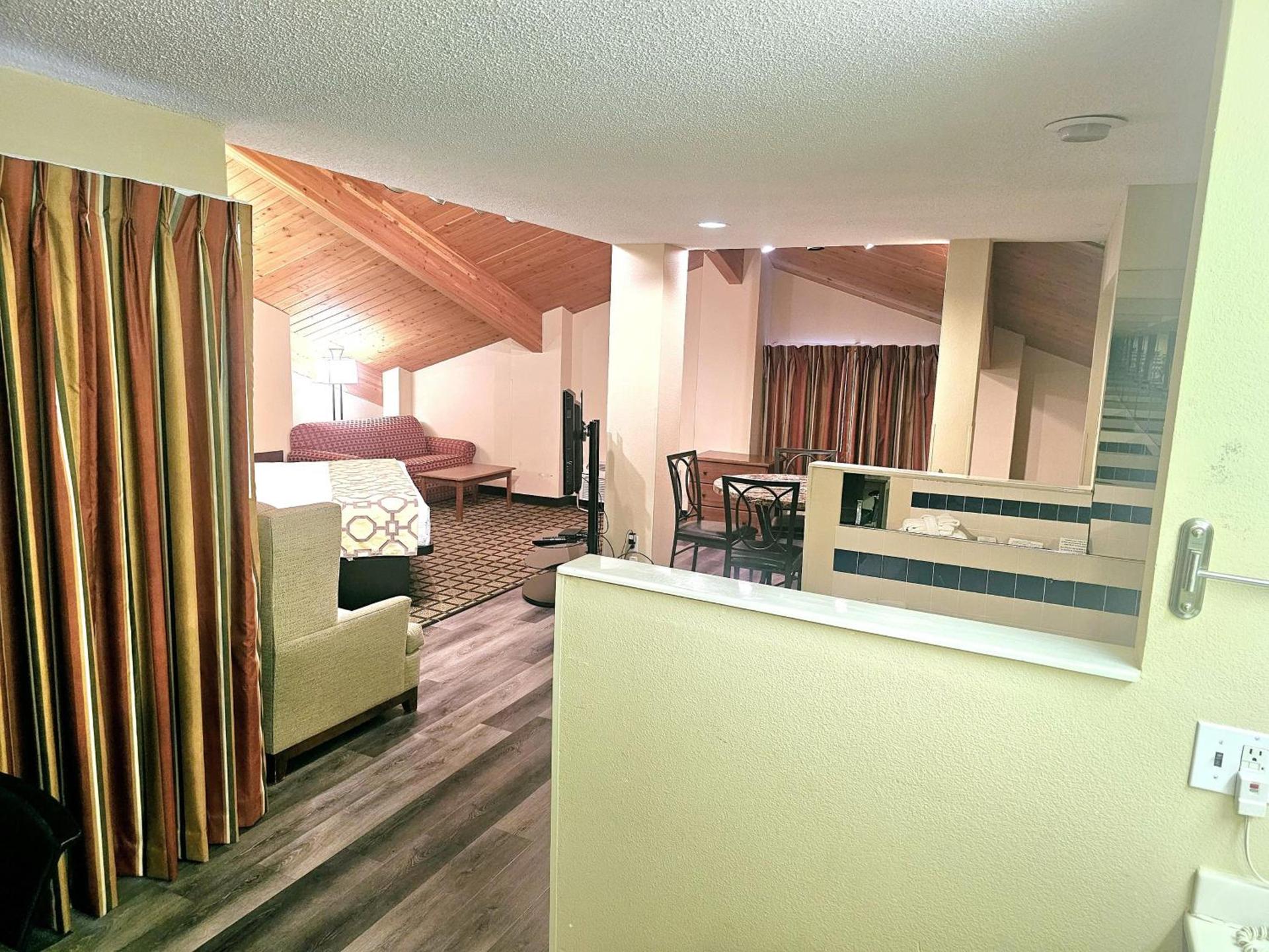 Baymont by Wyndham Rolla photo 57